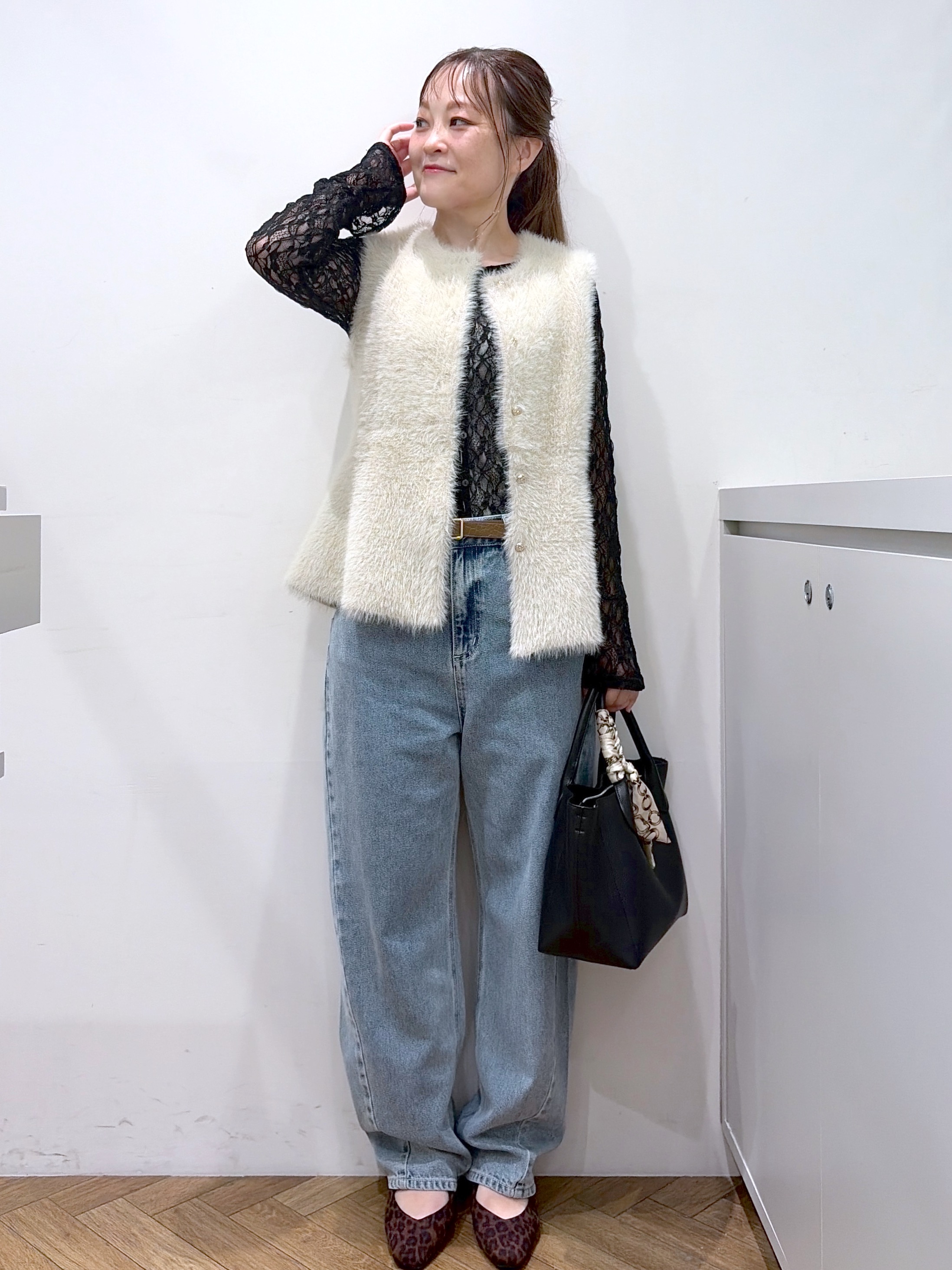 Junさんの「index｜フェザーニットペプラムジレ【洗濯機OK】」を使ったコーディネート
