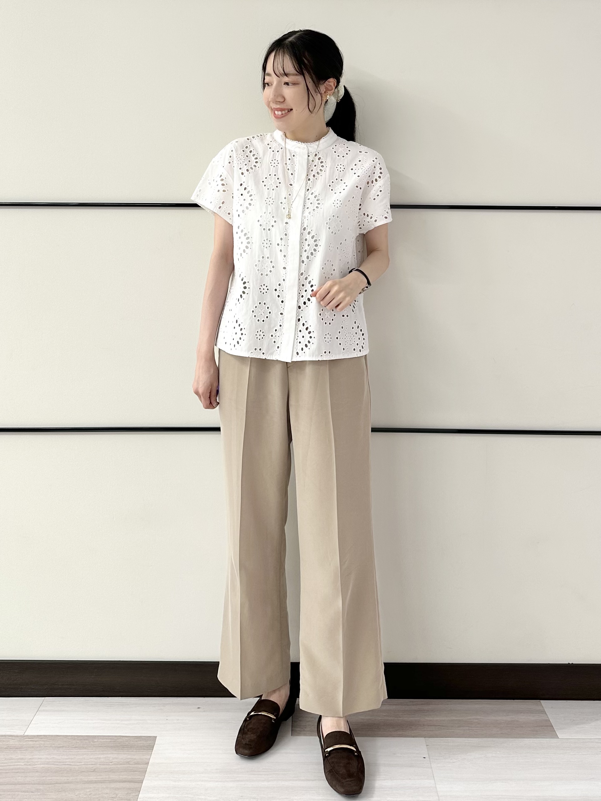 Momoさんの「Reflect｜【通勤◎】カットワーク刺繍レース シャツブラウス」を使ったコーディネート