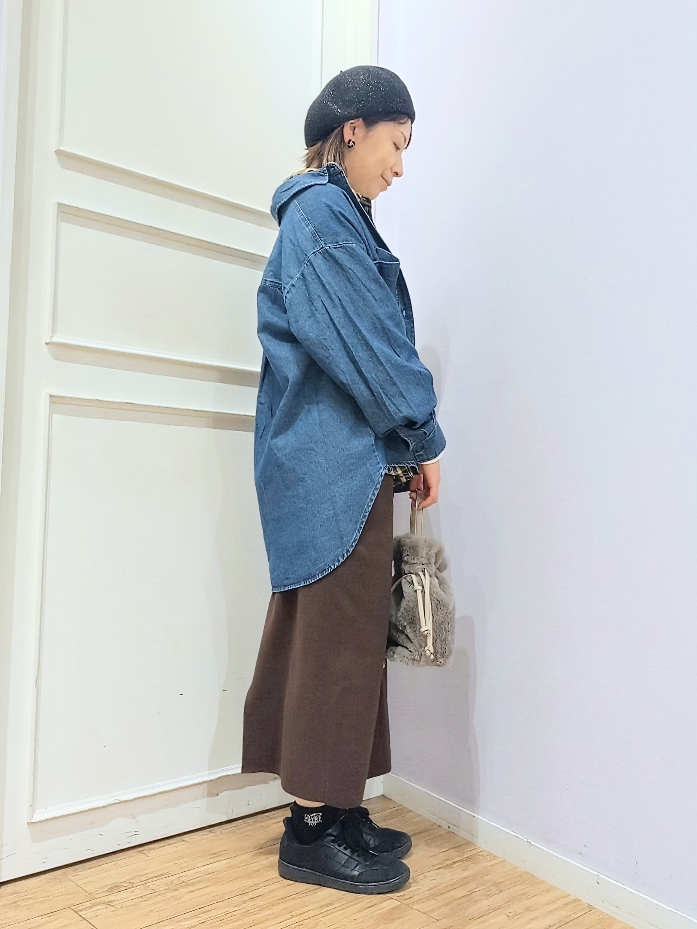miomioさんの「SHOO･LA･RUE｜【S-LL/洗濯機可/体型カバー】ライトオンスデニム ダブルポケット オーバーサイズシャツ」を使ったコーディネート