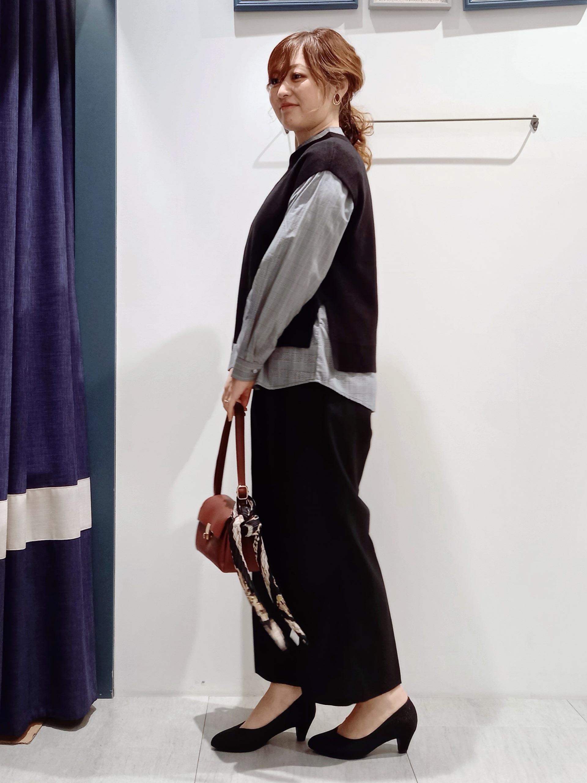 miiさんの「grove｜【2点セット/時短・着回し】着るだけでコーデが完成 ニットベスト&times;シャツ」を使ったコーディネート