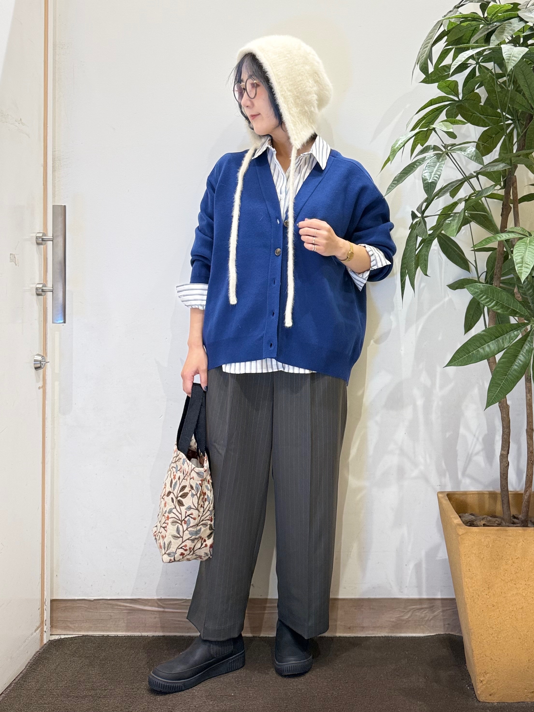 misakiさんの「SHOO･LA･RUE｜【毛玉になりにくい/S-LL/洗濯機可/体型カバー】Vネックゆったりカーディガン」を使ったコーディネート
