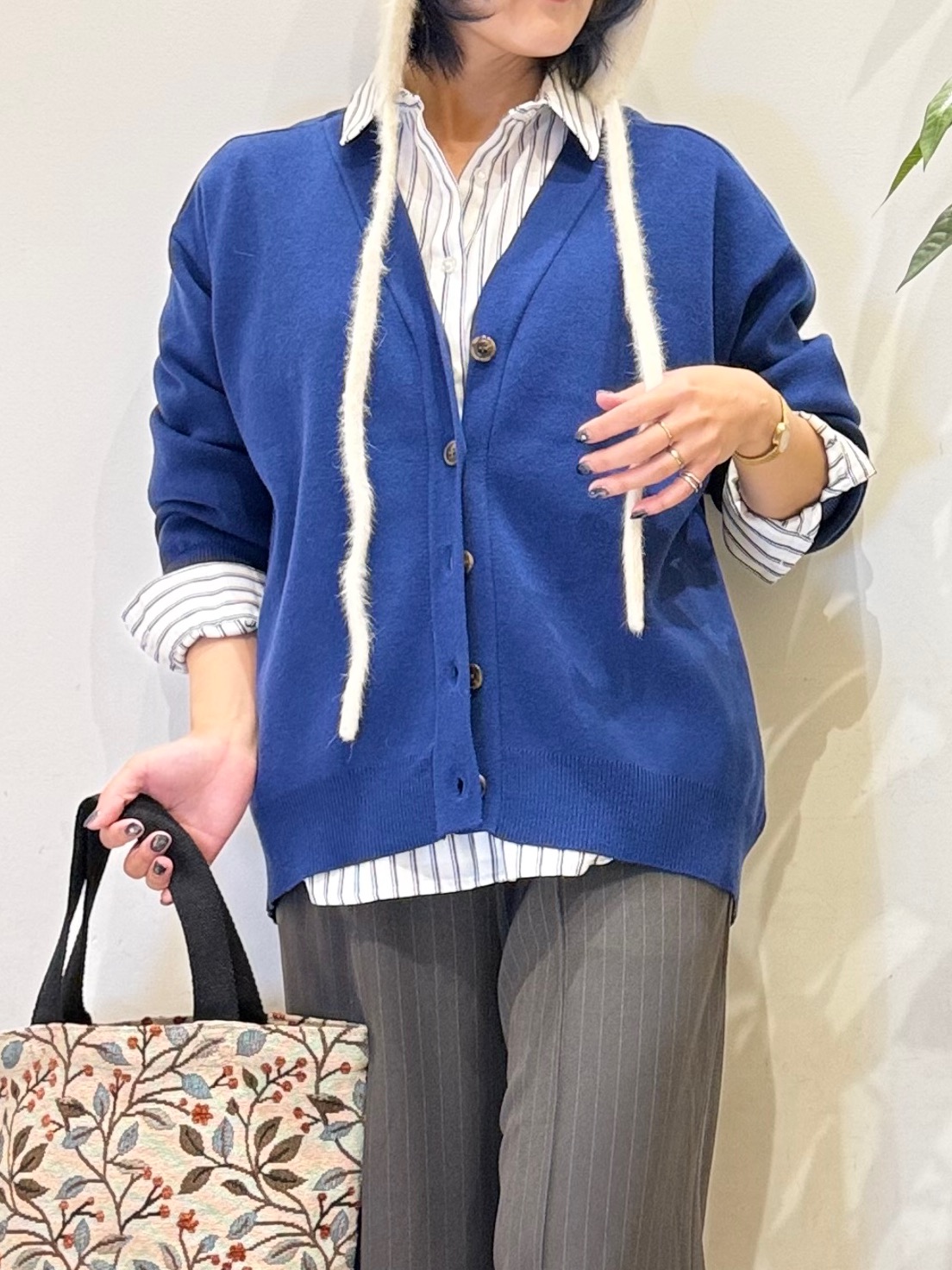misakiさんの「SHOO･LA･RUE｜【毛玉になりにくい/S-LL/洗濯機可/体型カバー】Vネックゆったりカーディガン」を使ったコーディネート