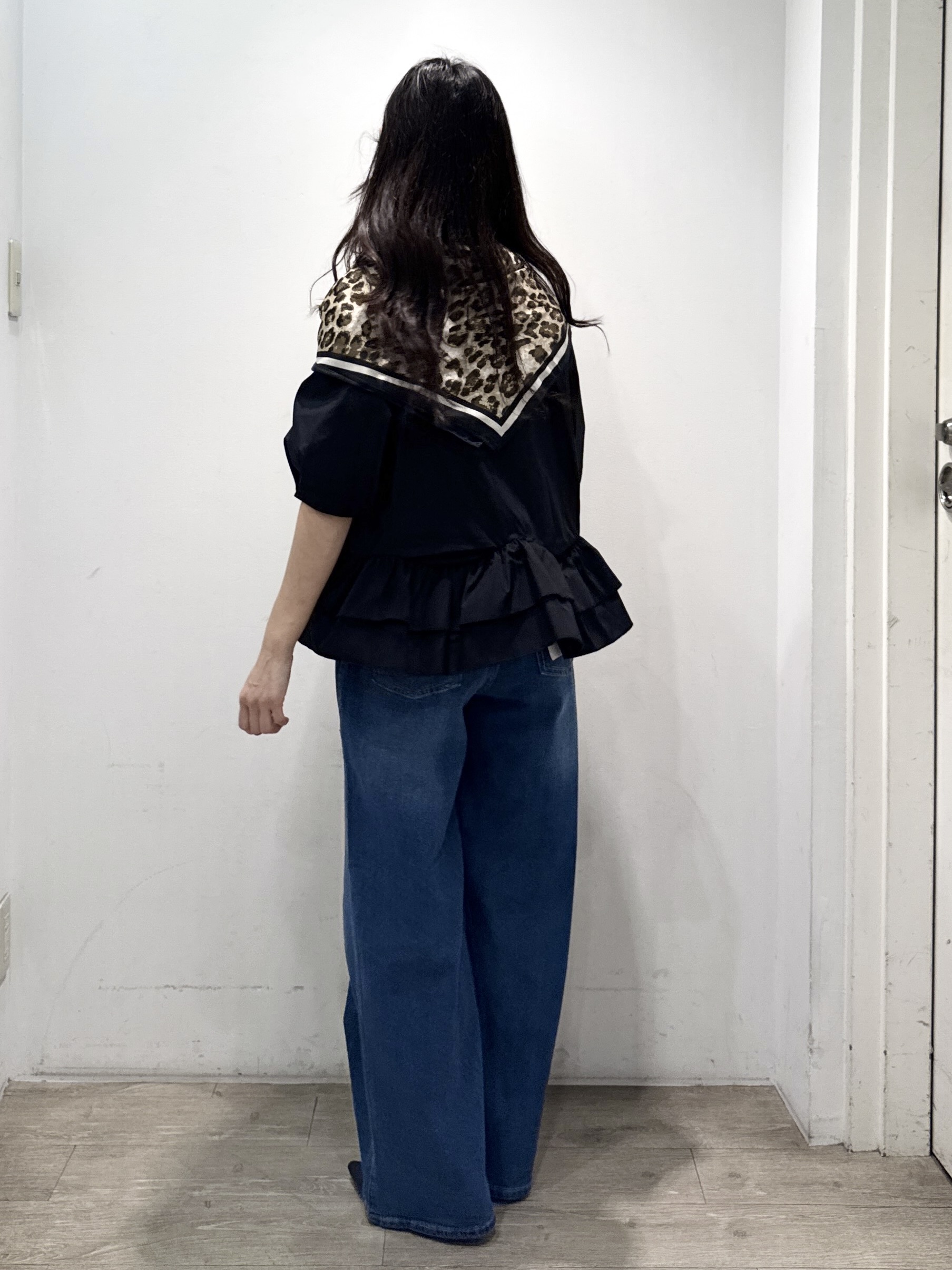 yuicciさんの「OPAQUE.CLIP｜【森絵梨佳さん着用】裾ラッフルデザインブラウス《洗濯機OK》」を使ったコーディネート
