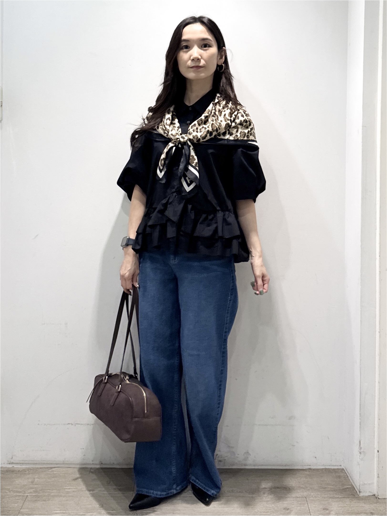 yuicciさんの「OPAQUE.CLIP｜【森絵梨佳さん着用】裾ラッフルデザインブラウス《洗濯機OK》」を使ったコーディネート