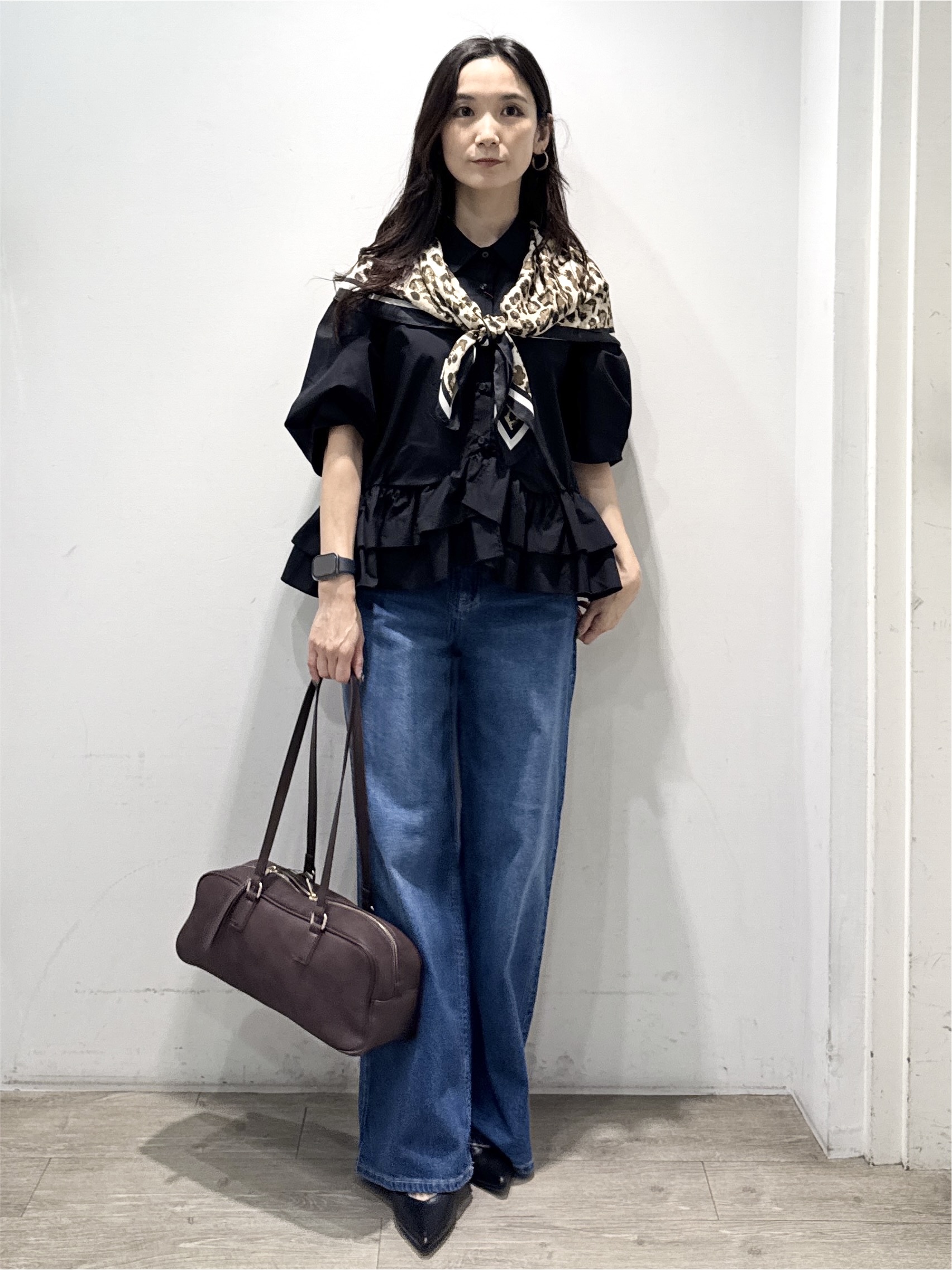 yuicciさんの「OPAQUE.CLIP｜【森絵梨佳さん着用】裾ラッフルデザインブラウス《洗濯機OK》」を使ったコーディネート