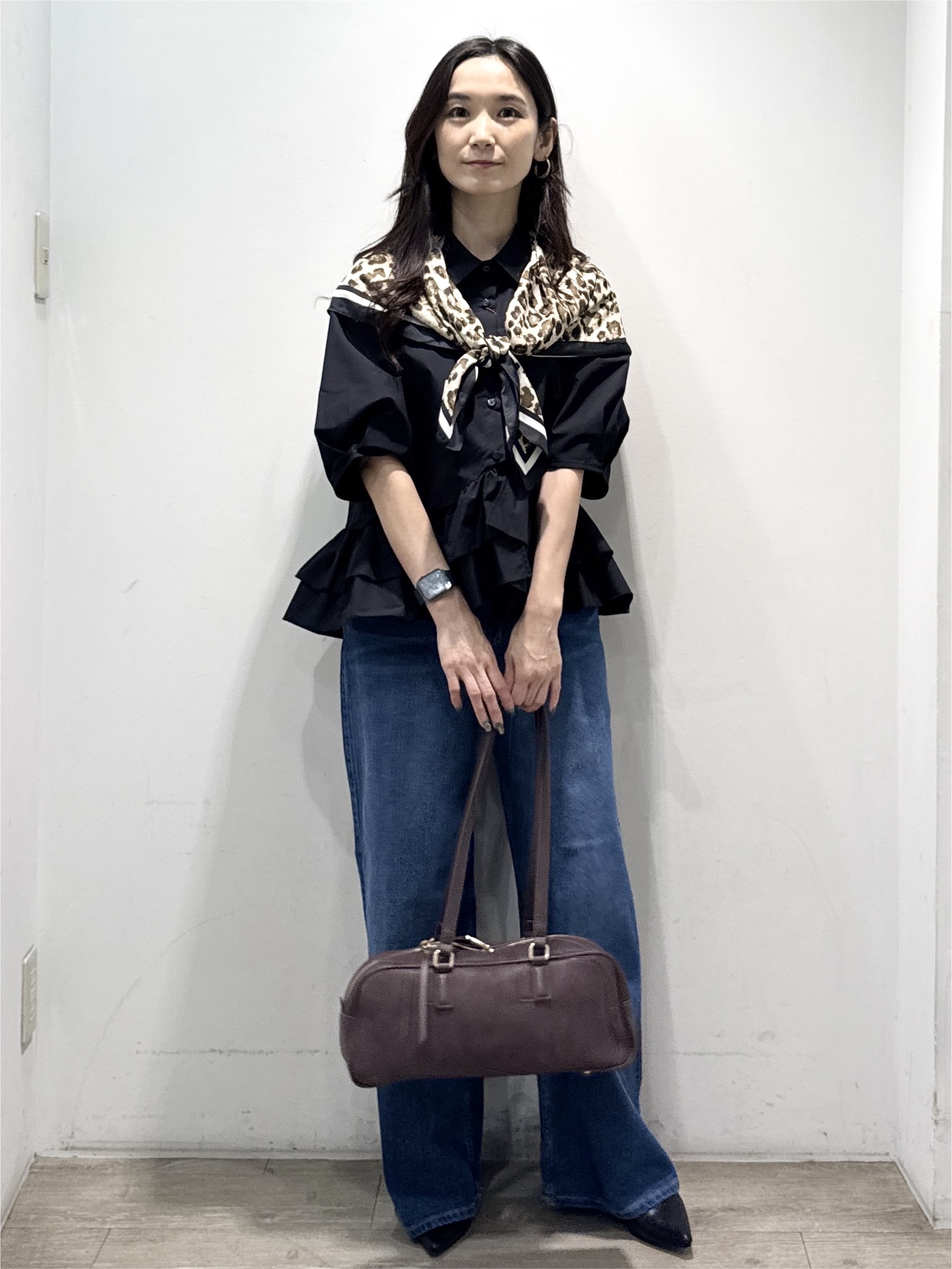 yuicciさんの「OPAQUE.CLIP｜【森絵梨佳さん着用】裾ラッフルデザインブラウス《洗濯機OK》」を使ったコーディネート