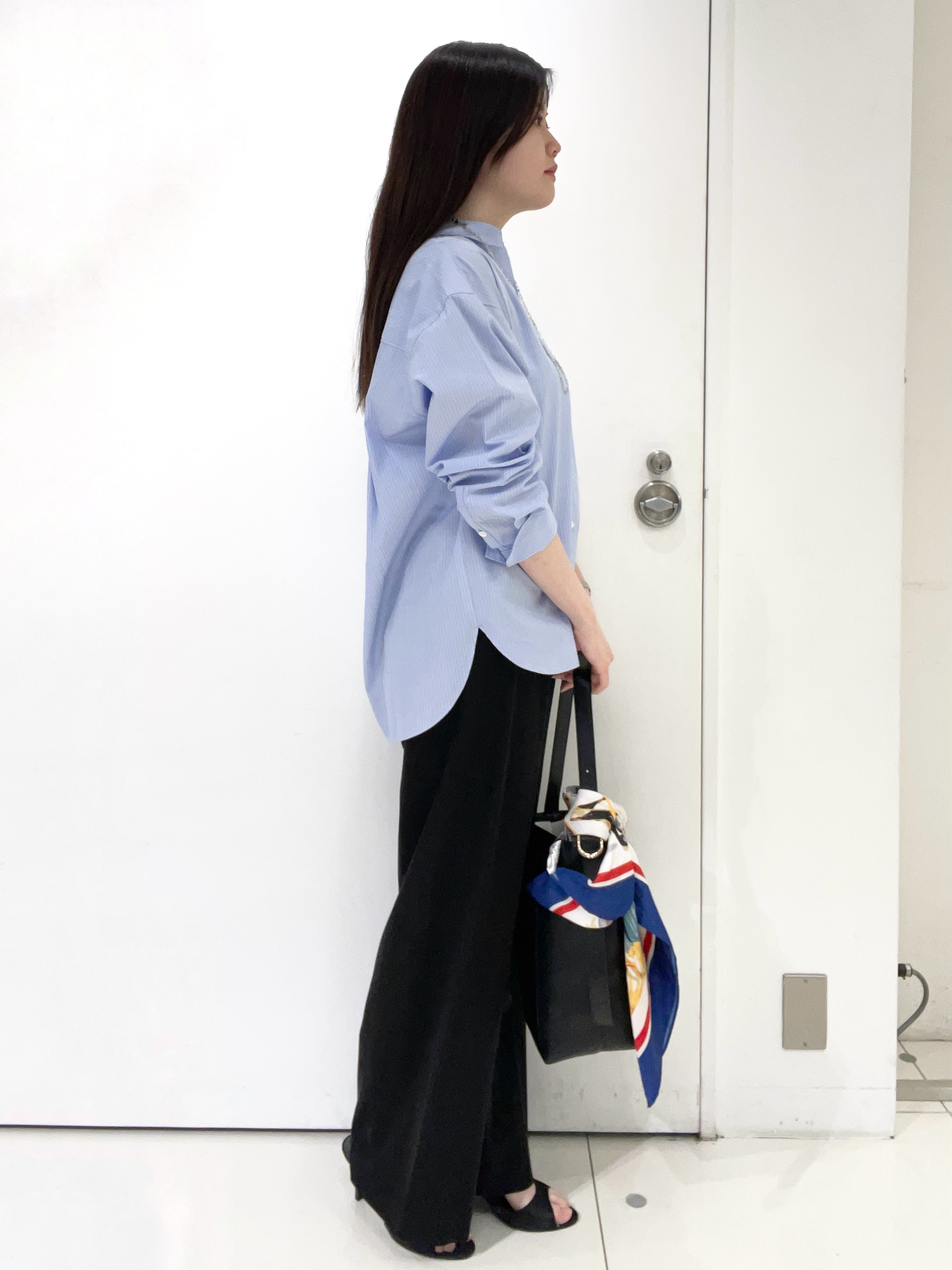 moeさんの「UNTITLED｜【6色展開/コットン100】カラーベーシックシャツ」を使ったコーディネート