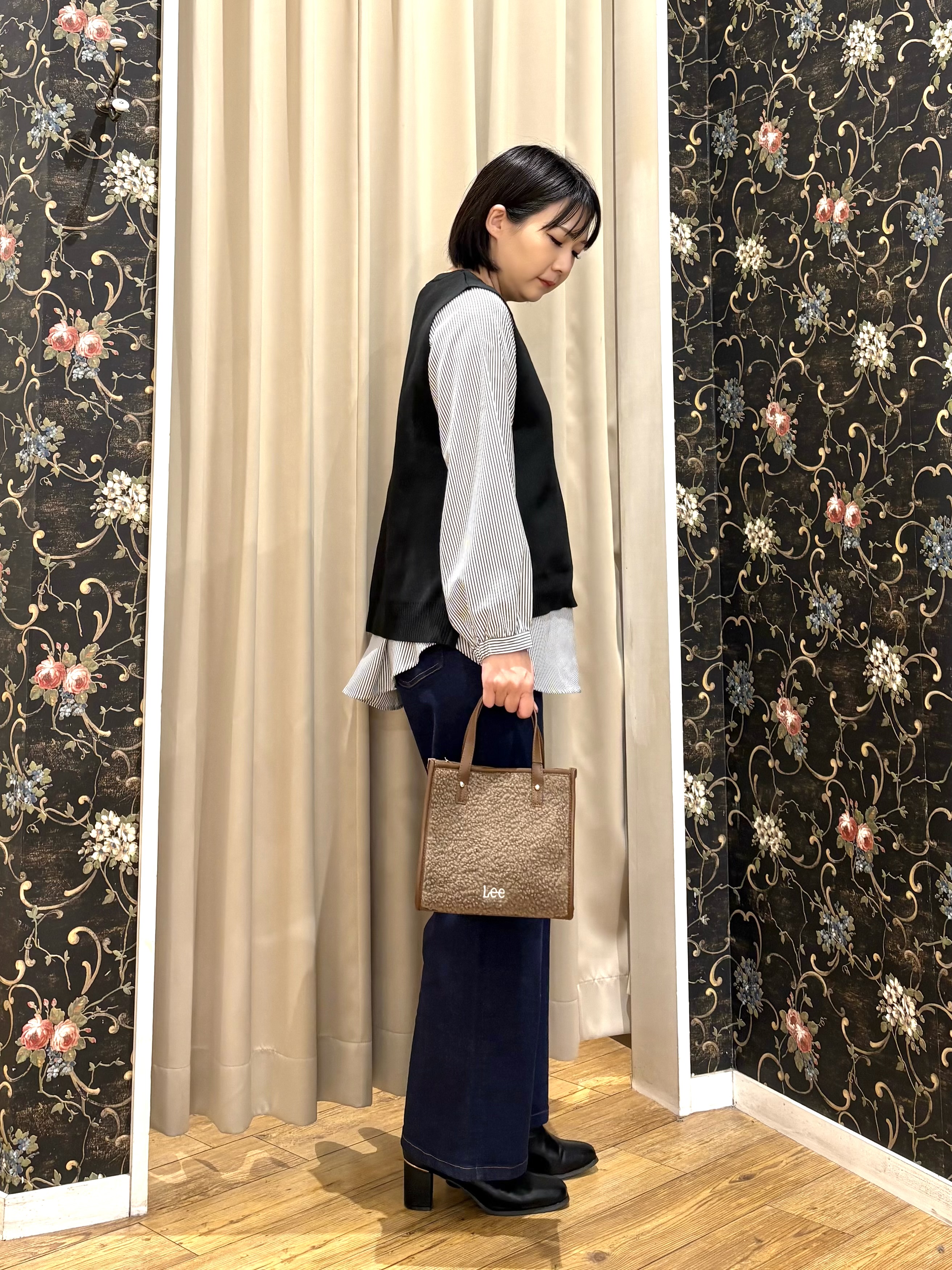 ネリさんの「SHOO･LA･RUE｜【2点セット/S-LL】着回し自在 スポンディッシュニットベスト＆フレアシャツ」を使ったコーディネート