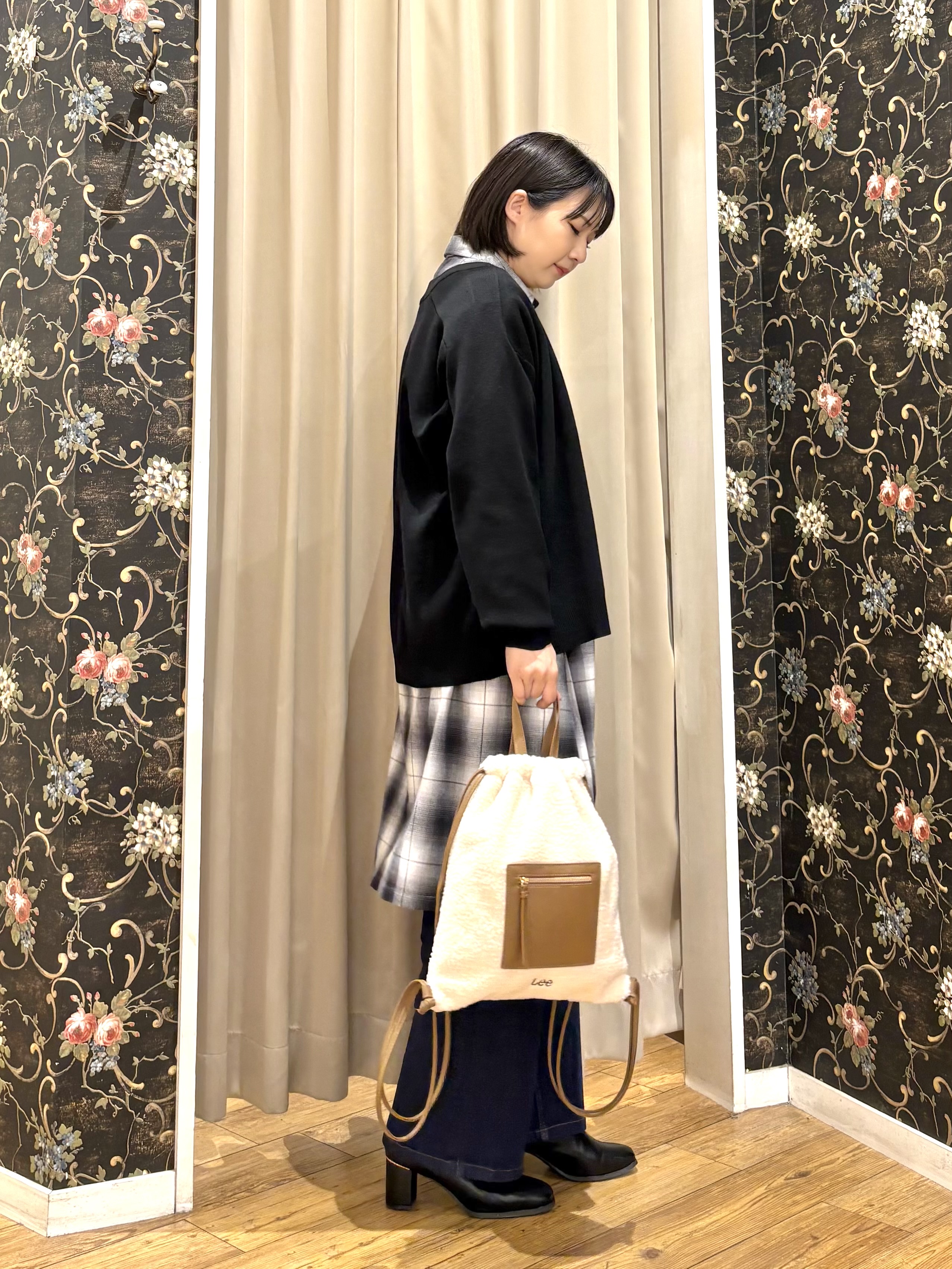 ネリさんの「SHOO･LA･RUE｜【毛玉になりにくい/S-LL/洗濯機可/体型カバー】Vネックゆったりカーディガン」を使ったコーディネート