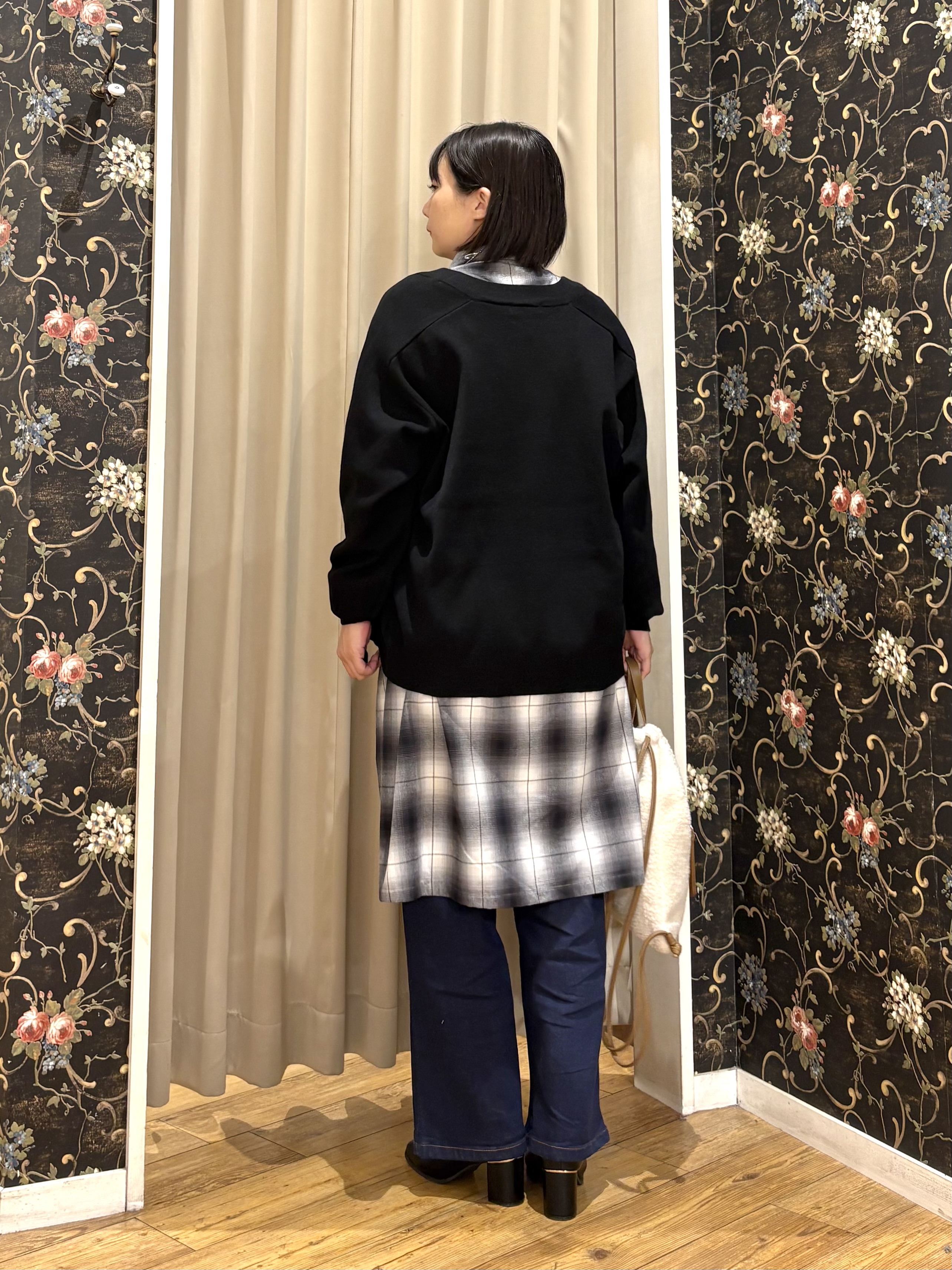 ネリさんの「SHOO･LA･RUE｜【毛玉になりにくい/S-LL/洗濯機可/体型カバー】Vネックゆったりカーディガン」を使ったコーディネート