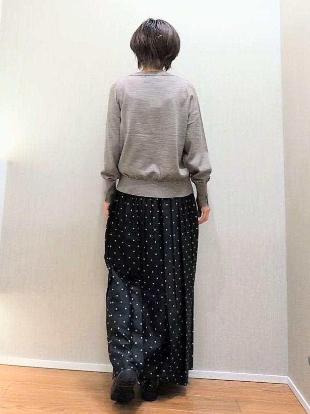 ミズタさんの「UNTITLED｜【アンサンブル可能/オンオフ使える】シルクウールカシミヤプルオーバー」を使ったコーディネート