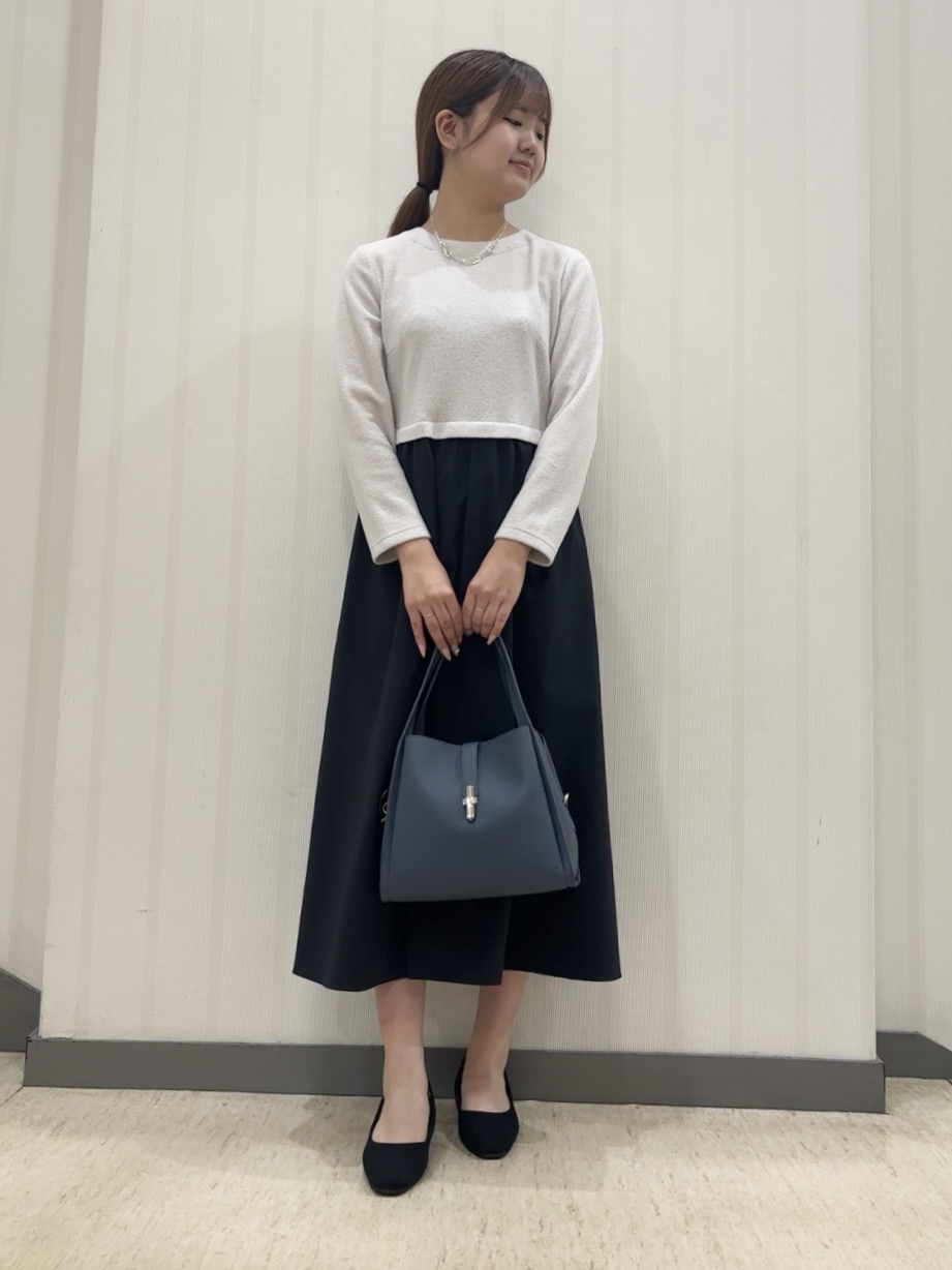 ちひさんの「INDIVI｜【合皮／ショルダー付】メタルデザイン ミドルバッグ」を使ったコーディネート