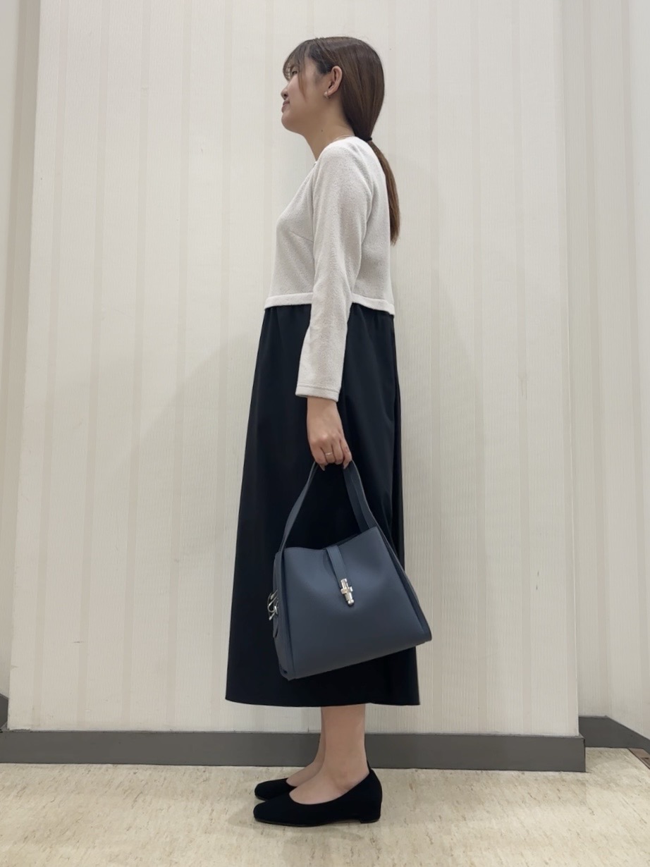 ちひさんの「INDIVI｜【合皮／ショルダー付】メタルデザイン ミドルバッグ」を使ったコーディネート