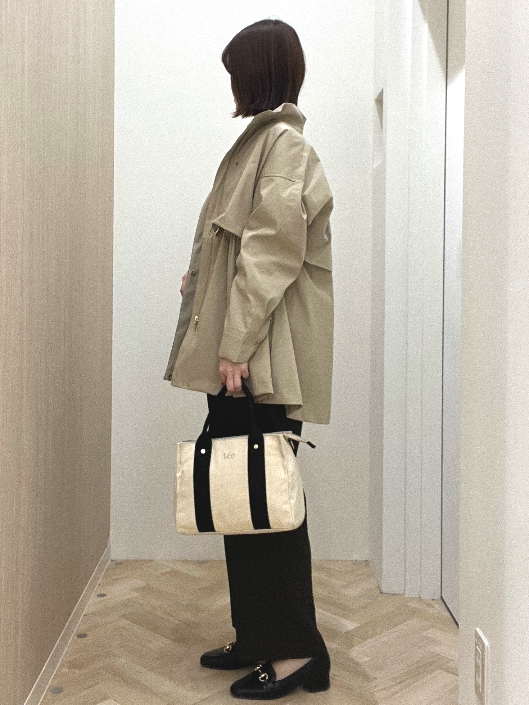  おまつさんの「grove｜【撥水／シルエット2WAY】ゆったり着られて体型カバー◎ スタンドネック テントラインコート」を使ったコーディネート