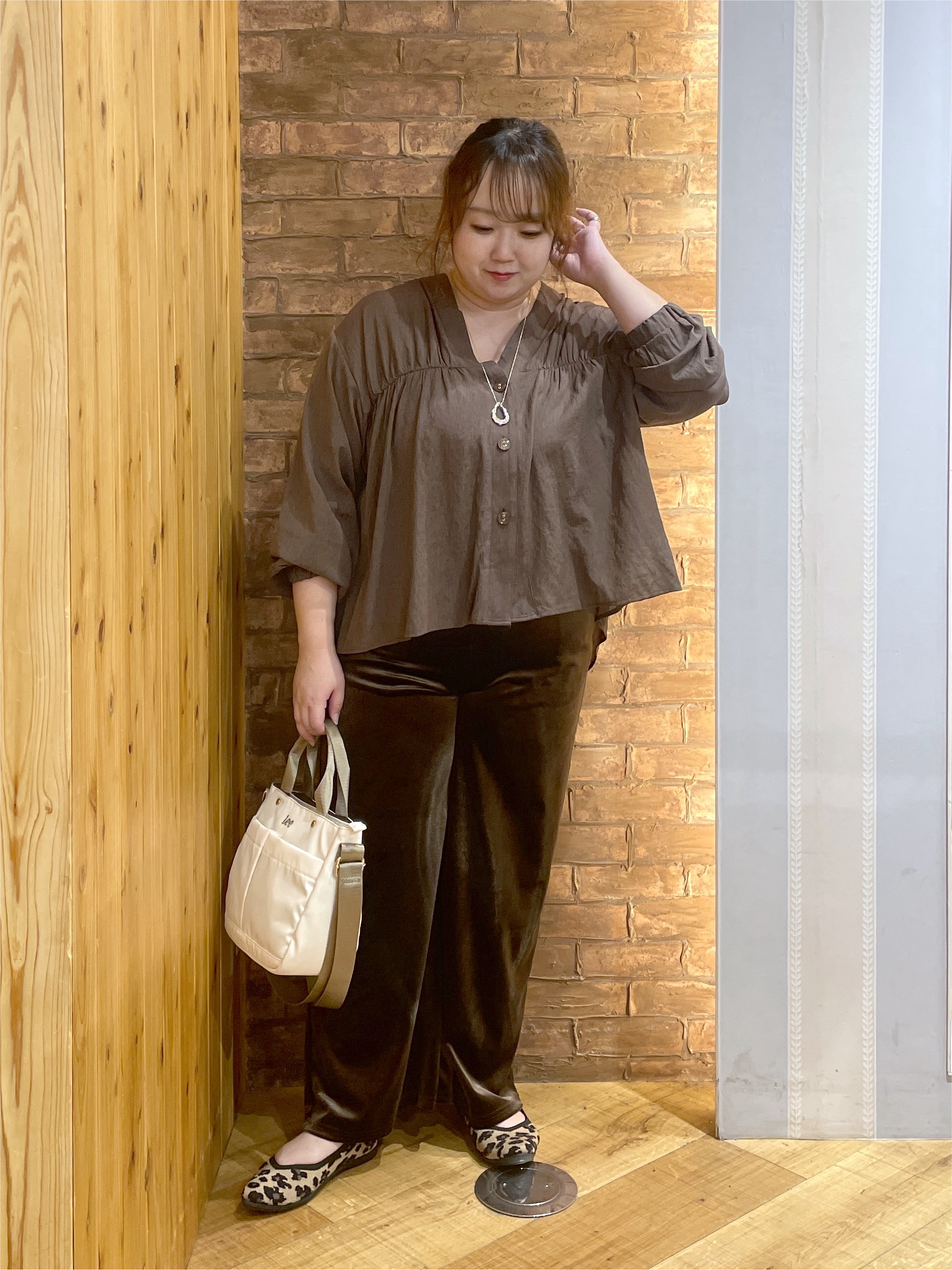 Risaさんの「SHOO･LA･RUE｜【S-LL/洗濯機可】着痩せシルエット シャーリングシャツカーディガン」を使ったコーディネート