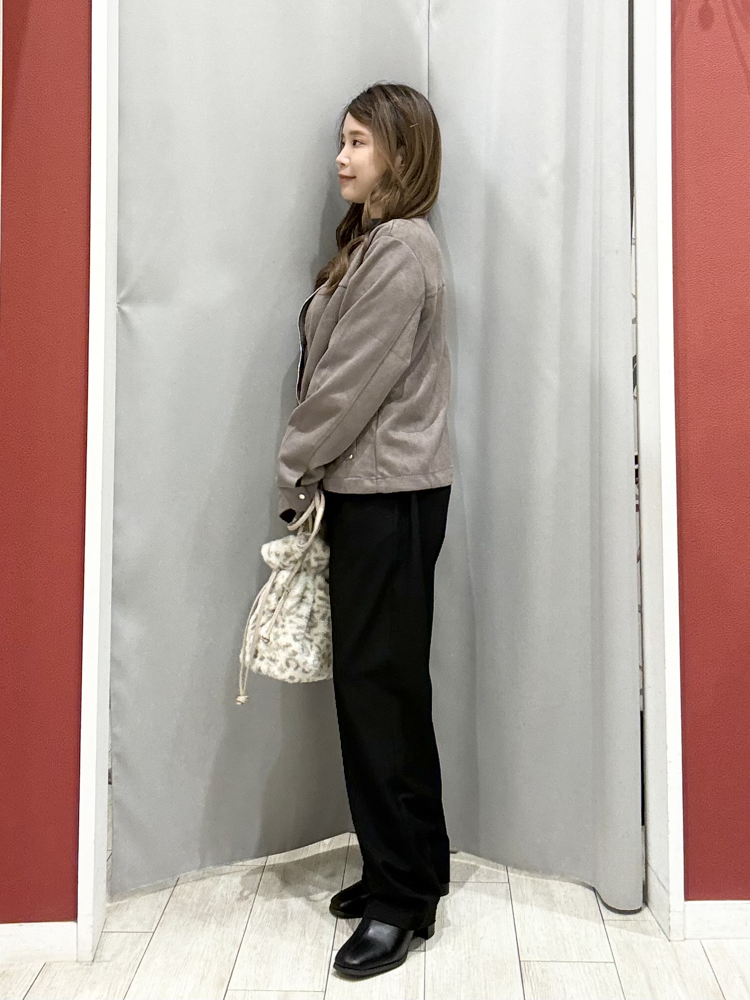 shioさんの「SHOO･LA･RUE｜【S-LL/洗濯機可/ストレッチ】動きやすく軽やか スエード調ノーカラージップブルゾン」を使ったコーディネート