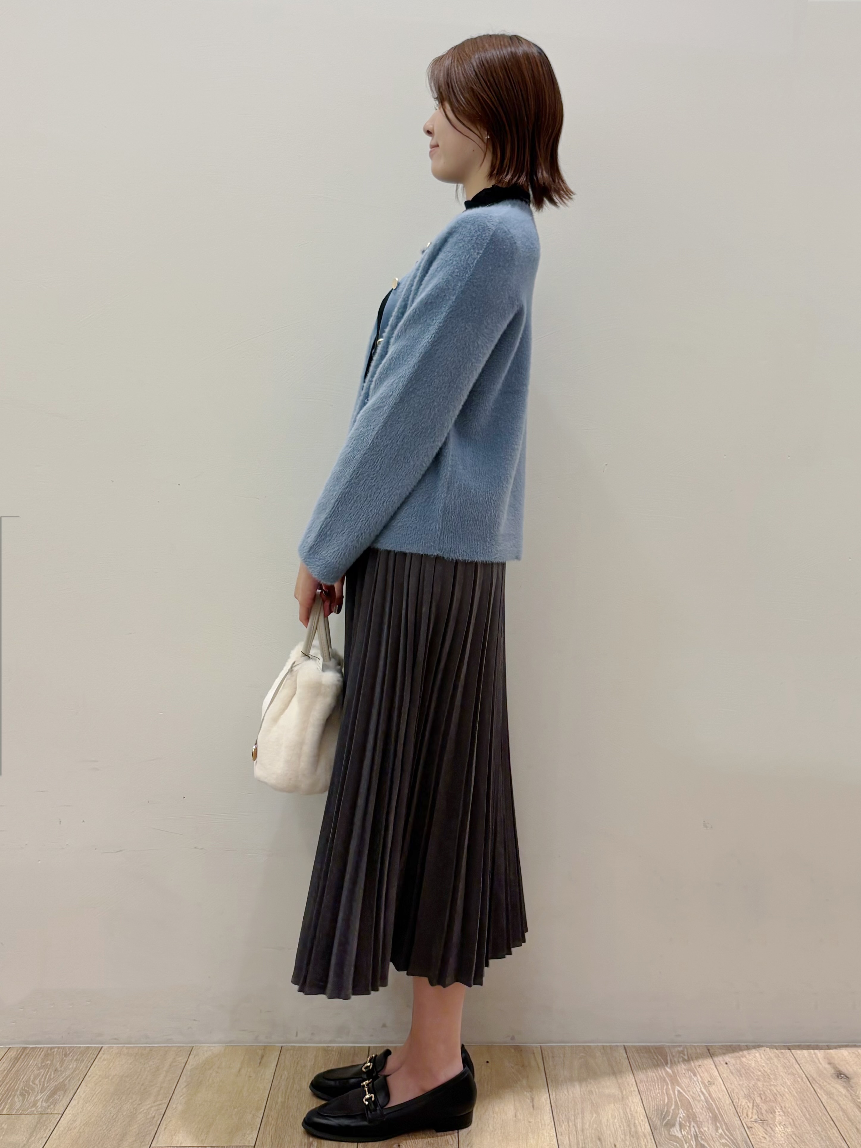 RINさんの「OPAQUE.CLIP｜フェザーヤーンニットカーディガン【洗濯機OK】」を使ったコーディネート