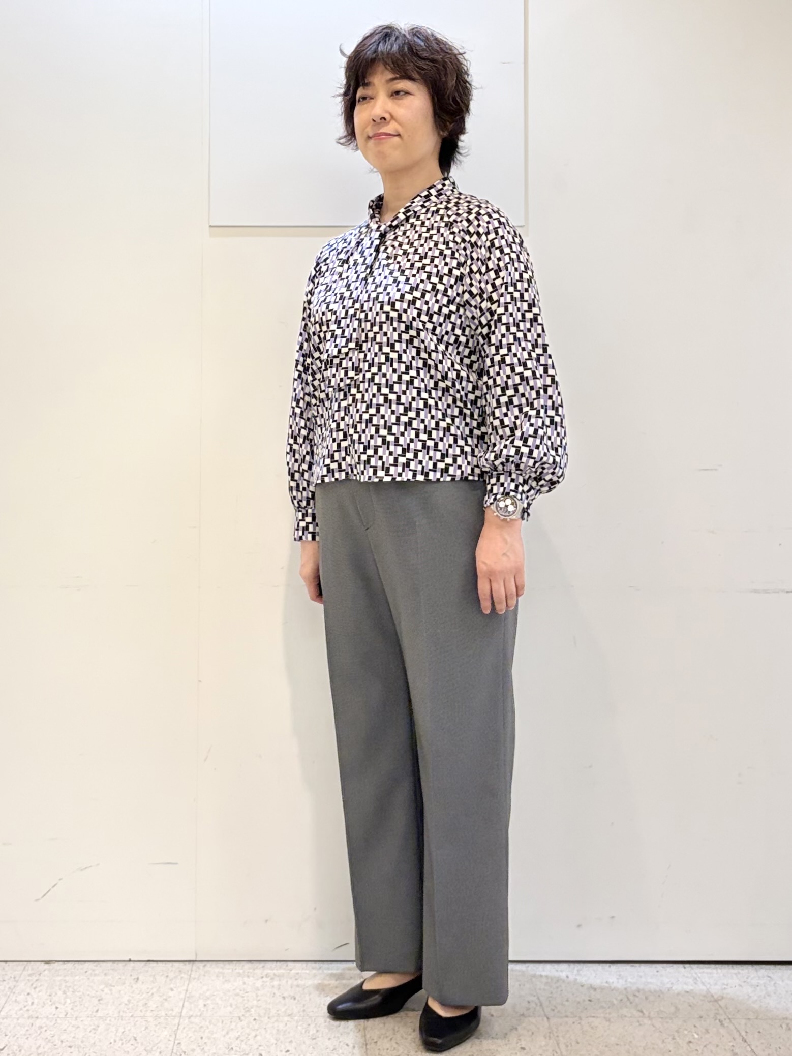 ヤスコさんの「Reflect｜【SS-4Lサイズ／セットアップ】幾何柄プリント ボウタイデザインブラウス」を使ったコーディネート
