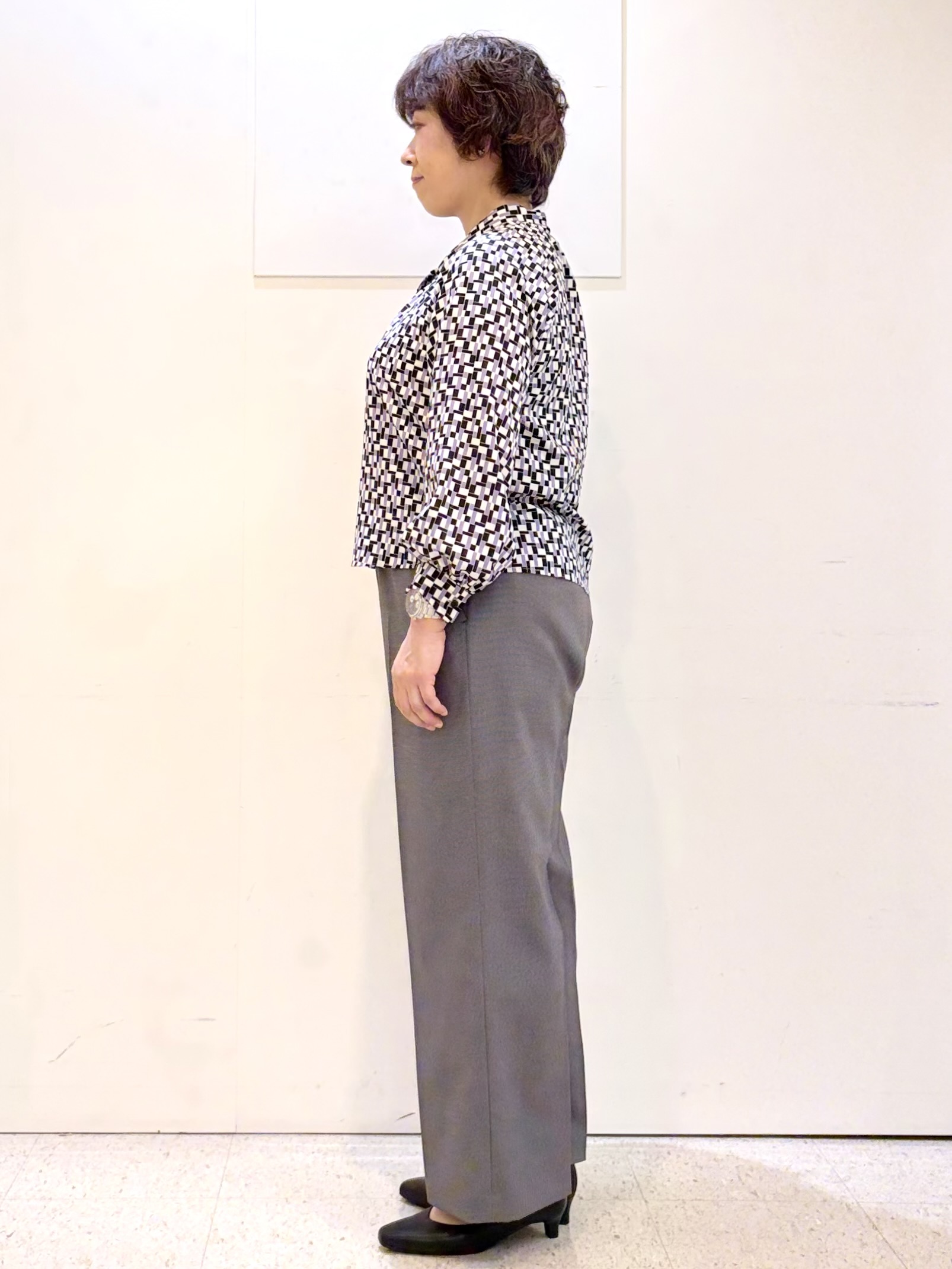 ヤスコさんの「Reflect｜【SS-4Lサイズ／セットアップ】幾何柄プリント ボウタイデザインブラウス」を使ったコーディネート