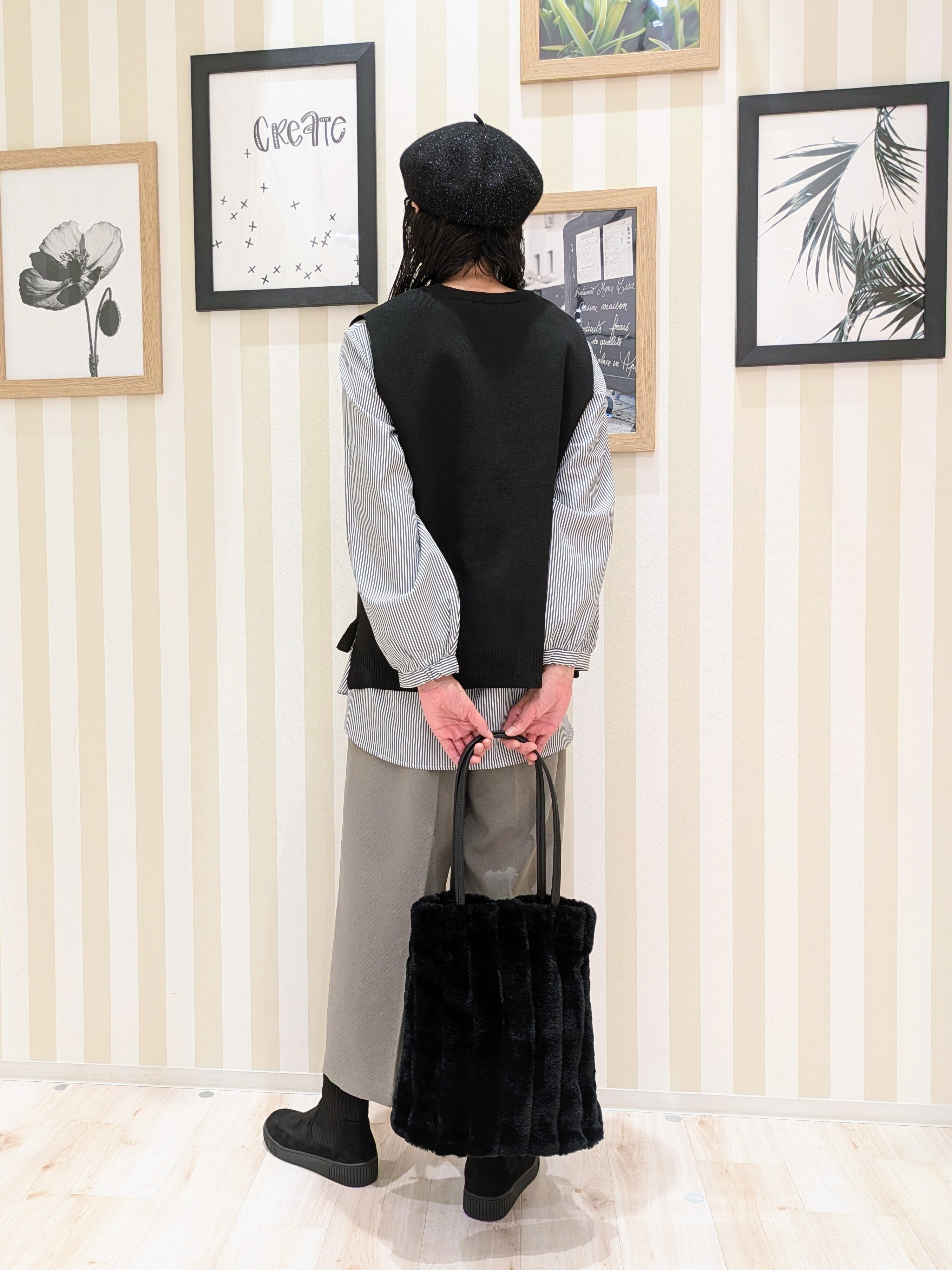 Mikiさんの「SHOO･LA･RUE｜【2点セット/S-LL】着回し自在 スポンディッシュニットベスト＆フレアシャツ」を使ったコーディネート