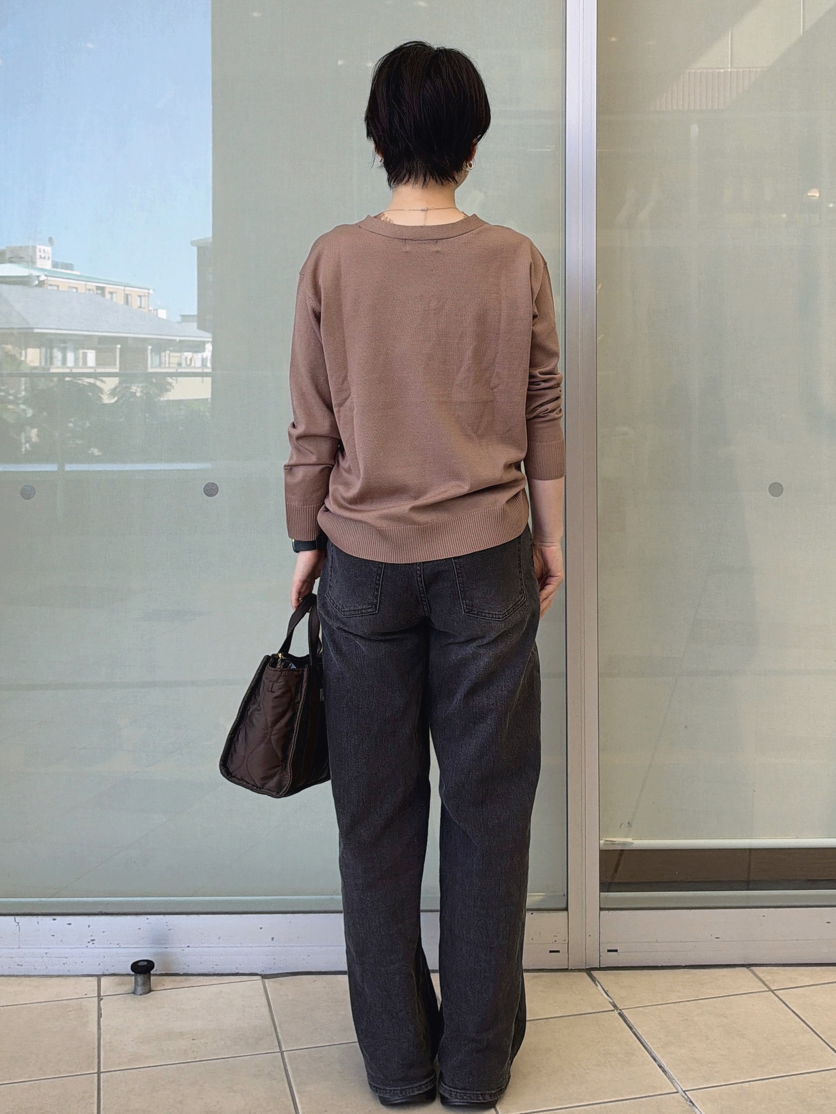 yo-koさんの「OPAQUE.CLIP｜レース付きVネックニット【洗濯機OK】」を使ったコーディネート