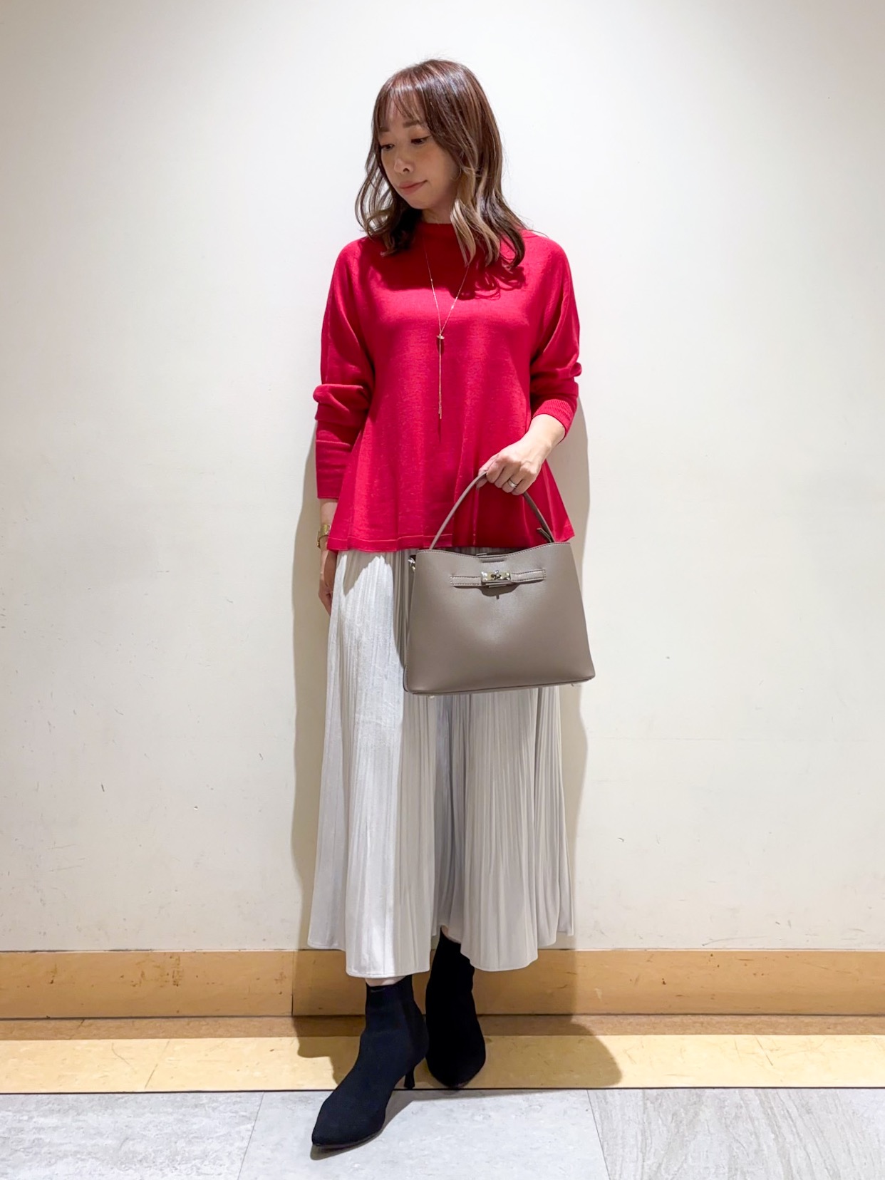 sattoさんの「UNTITLED｜【きれいに体型カバー/8色展開】Aラインシルエットニットプルオーバー」を使ったコーディネート