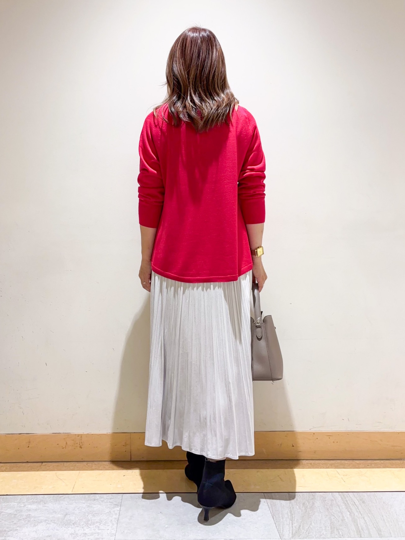 sattoさんの「UNTITLED｜【きれいに体型カバー/8色展開】Aラインシルエットニットプルオーバー」を使ったコーディネート