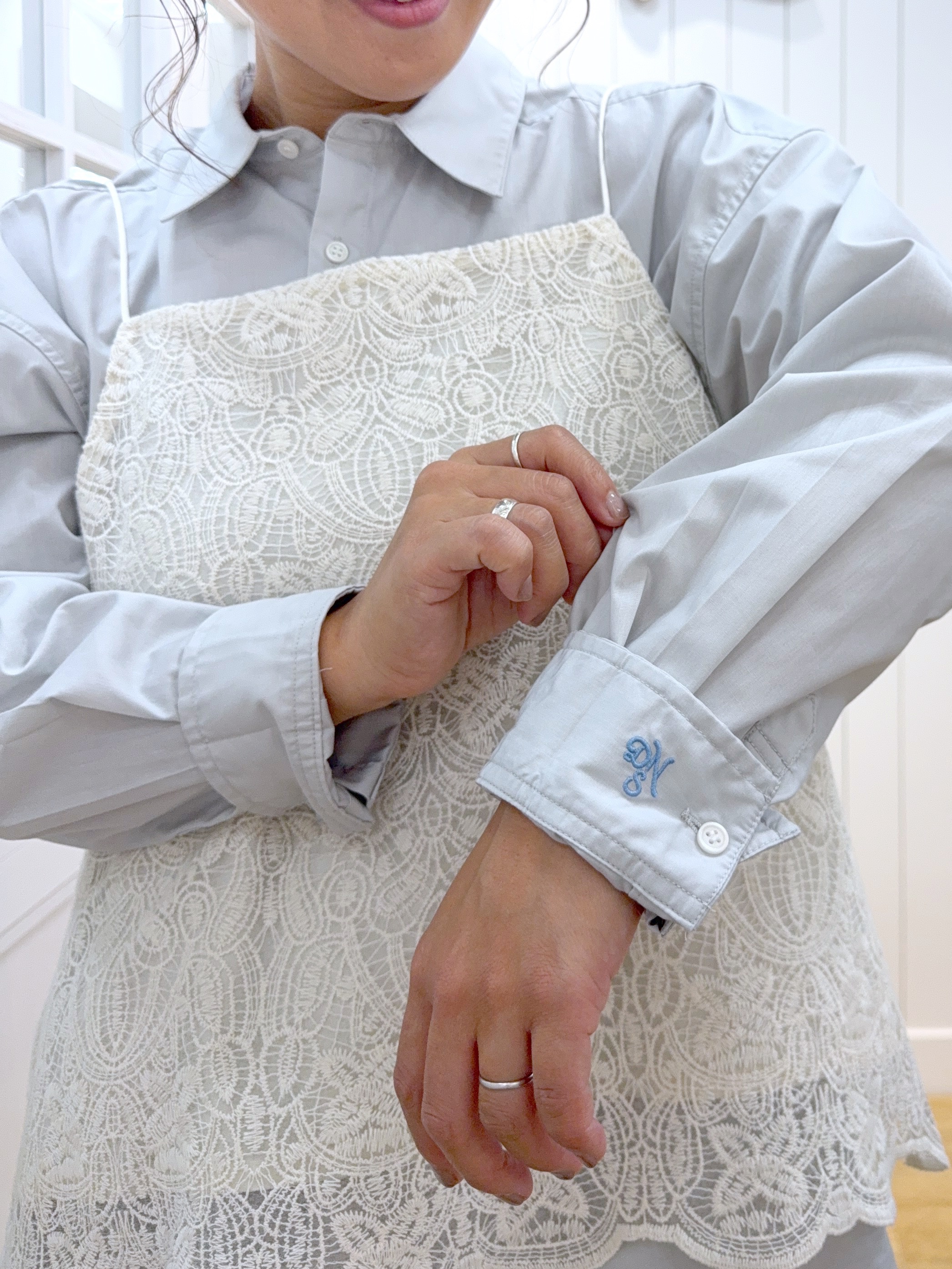Osawaさんの「Dessin｜【洗える/オンオフ着られる】袖裏ワンポイント刺繍 オーバーシャツ」を使ったコーディネート
