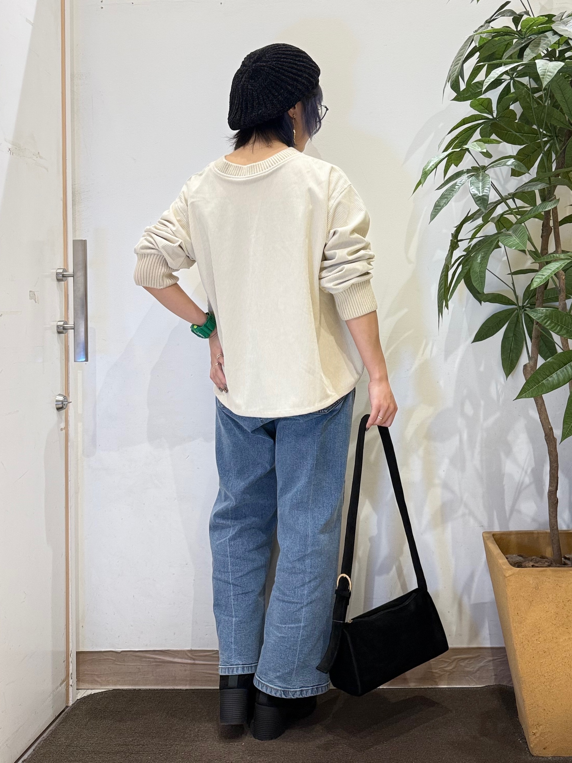 misakiさんの「SHOO･LA･RUE｜【S-LL/洗濯機可/前後2WAY】大人上品にきまる コーデュロイトップス」を使ったコーディネート