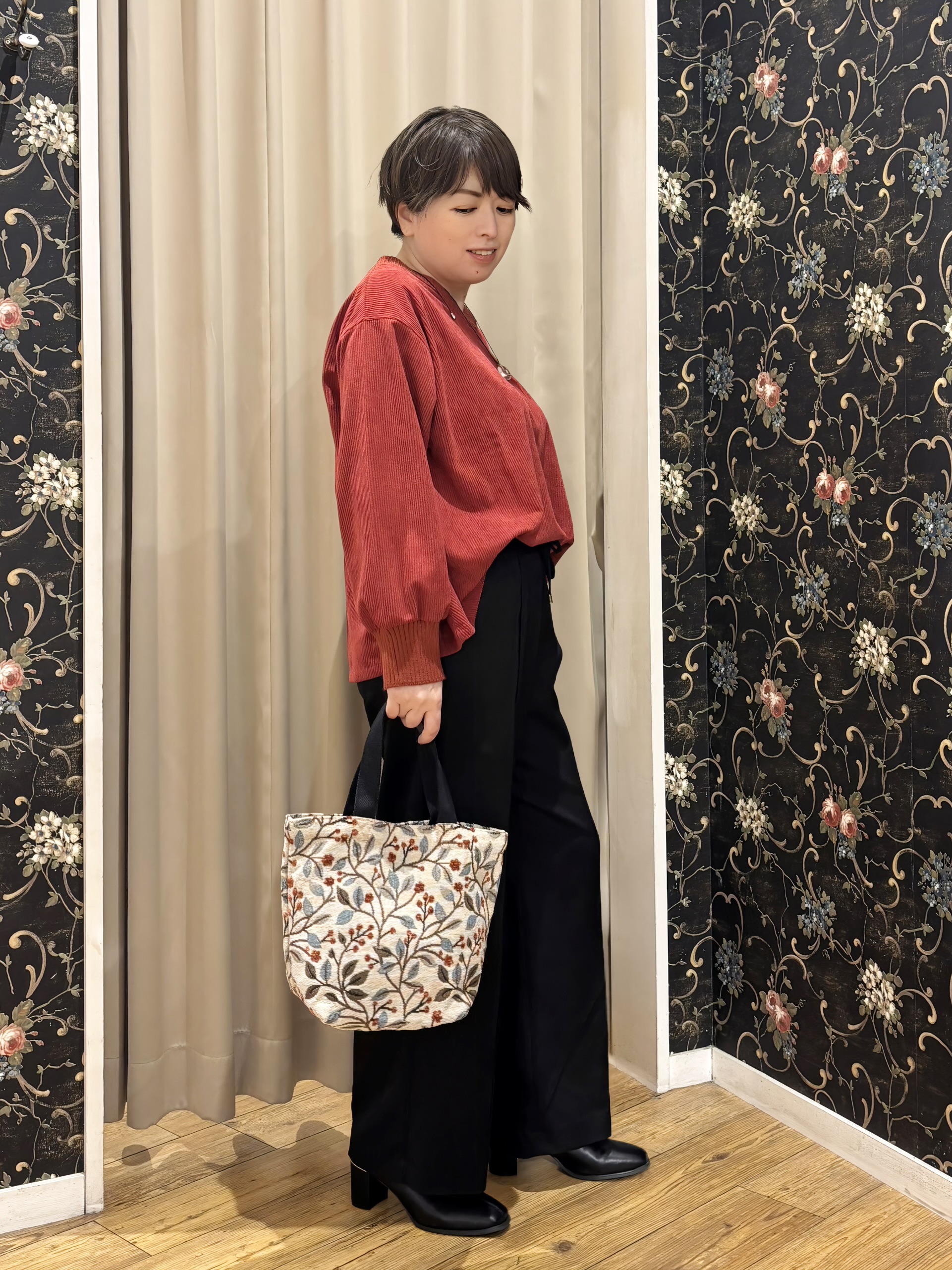 たみさんの「SHOO･LA･RUE｜【S-LL/洗濯機可/前後2WAY】大人上品にきまる コーデュロイトップス」を使ったコーディネート