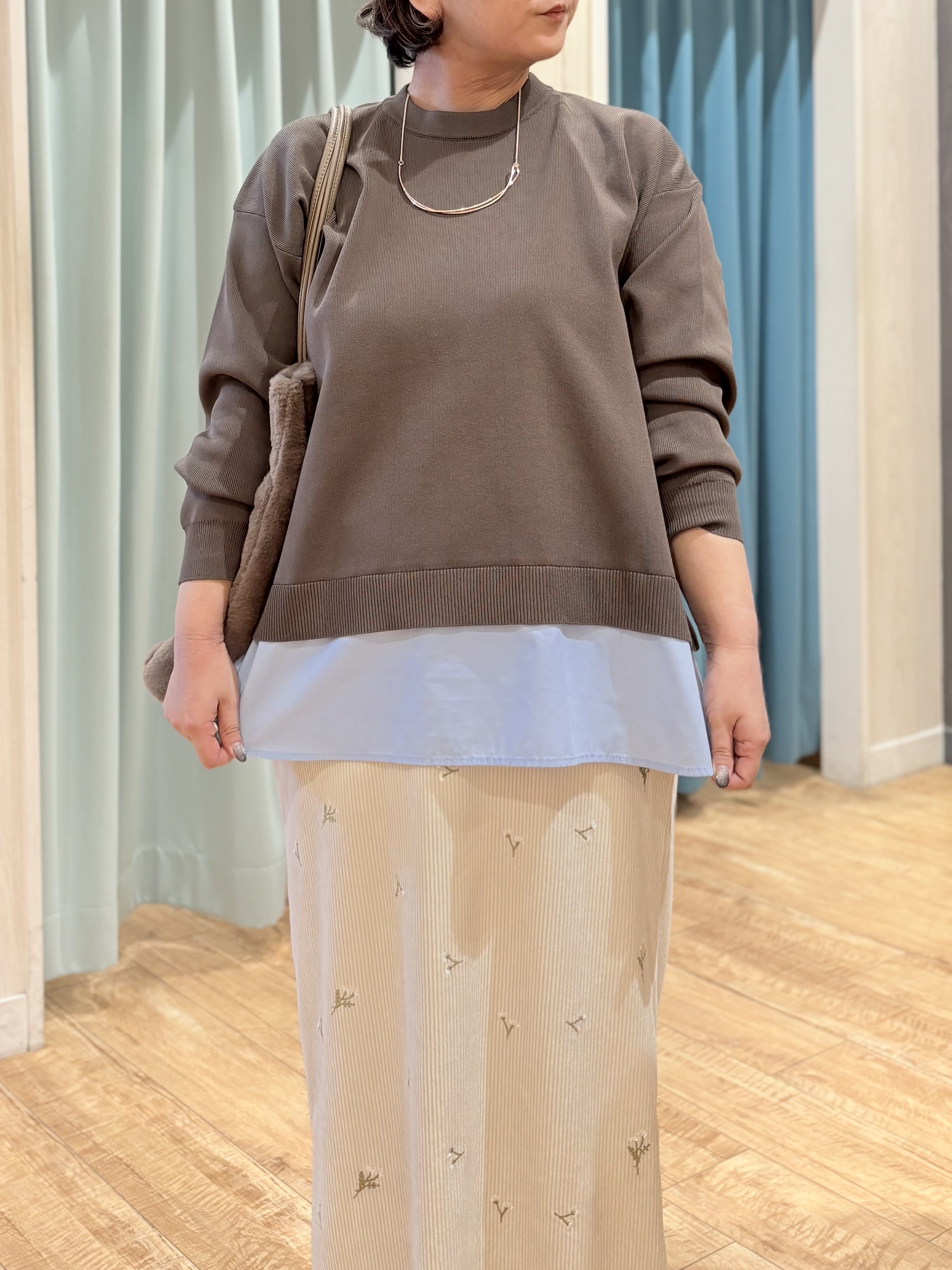 砂糖さんの「SHOO･LA･RUE｜【S-LL】着るだけできまる シャツレイヤード風 スポンディッシュニット」を使ったコーディネート