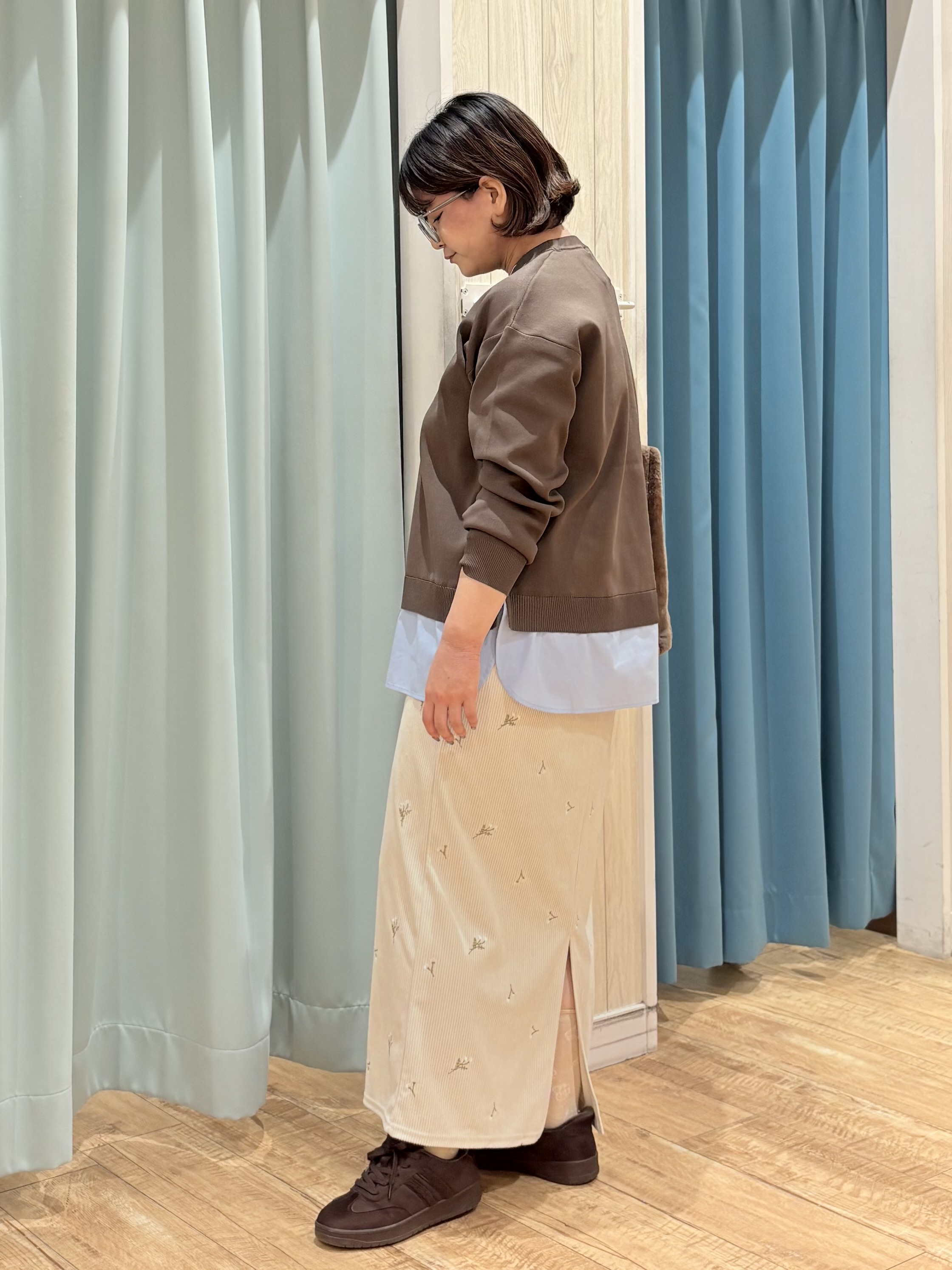 砂糖さんの「SHOO･LA･RUE｜【S-LL】着るだけできまる シャツレイヤード風 スポンディッシュニット」を使ったコーディネート