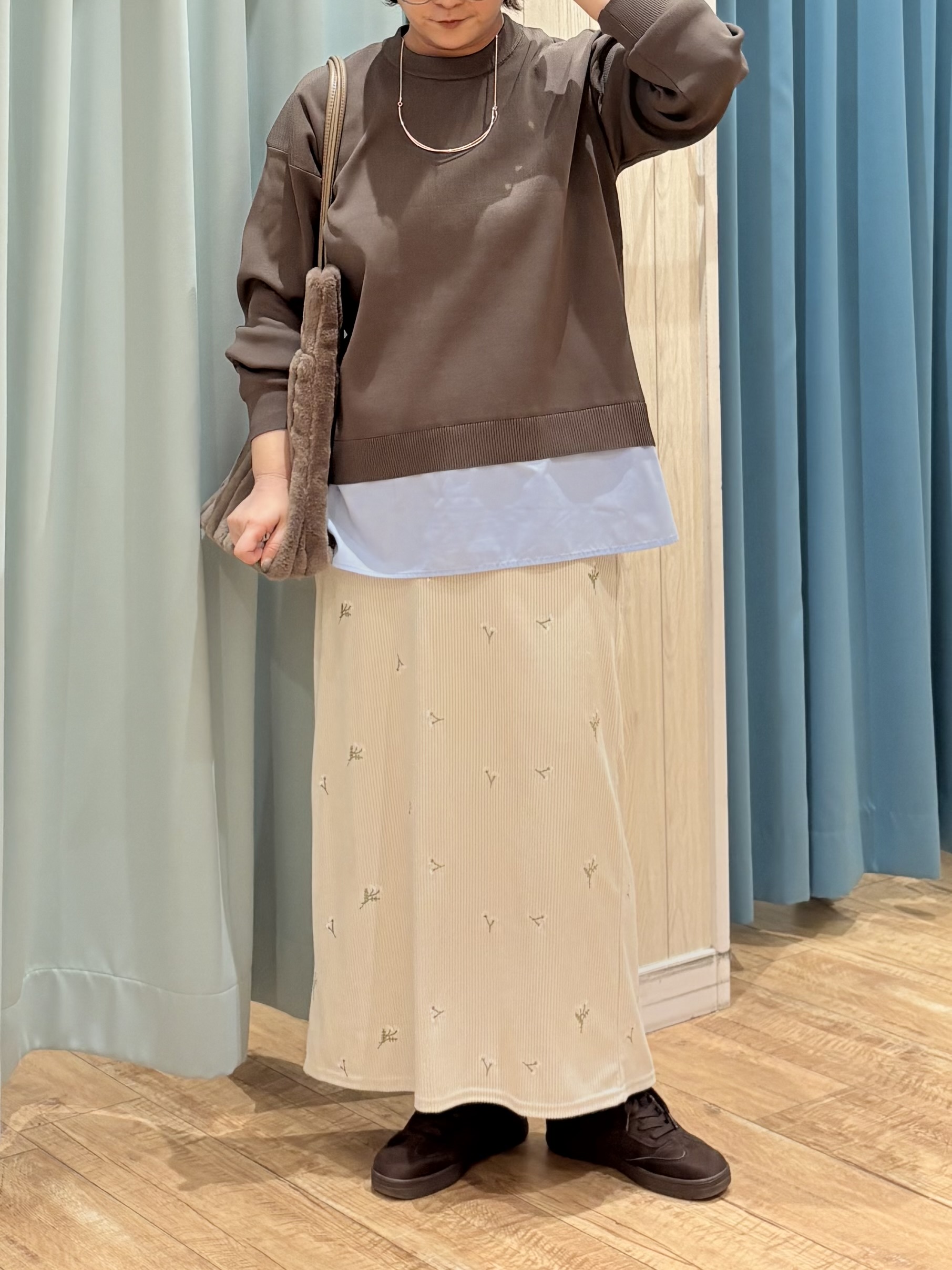 砂糖さんの「SHOO･LA･RUE｜【S-LL】着るだけできまる シャツレイヤード風 スポンディッシュニット」を使ったコーディネート