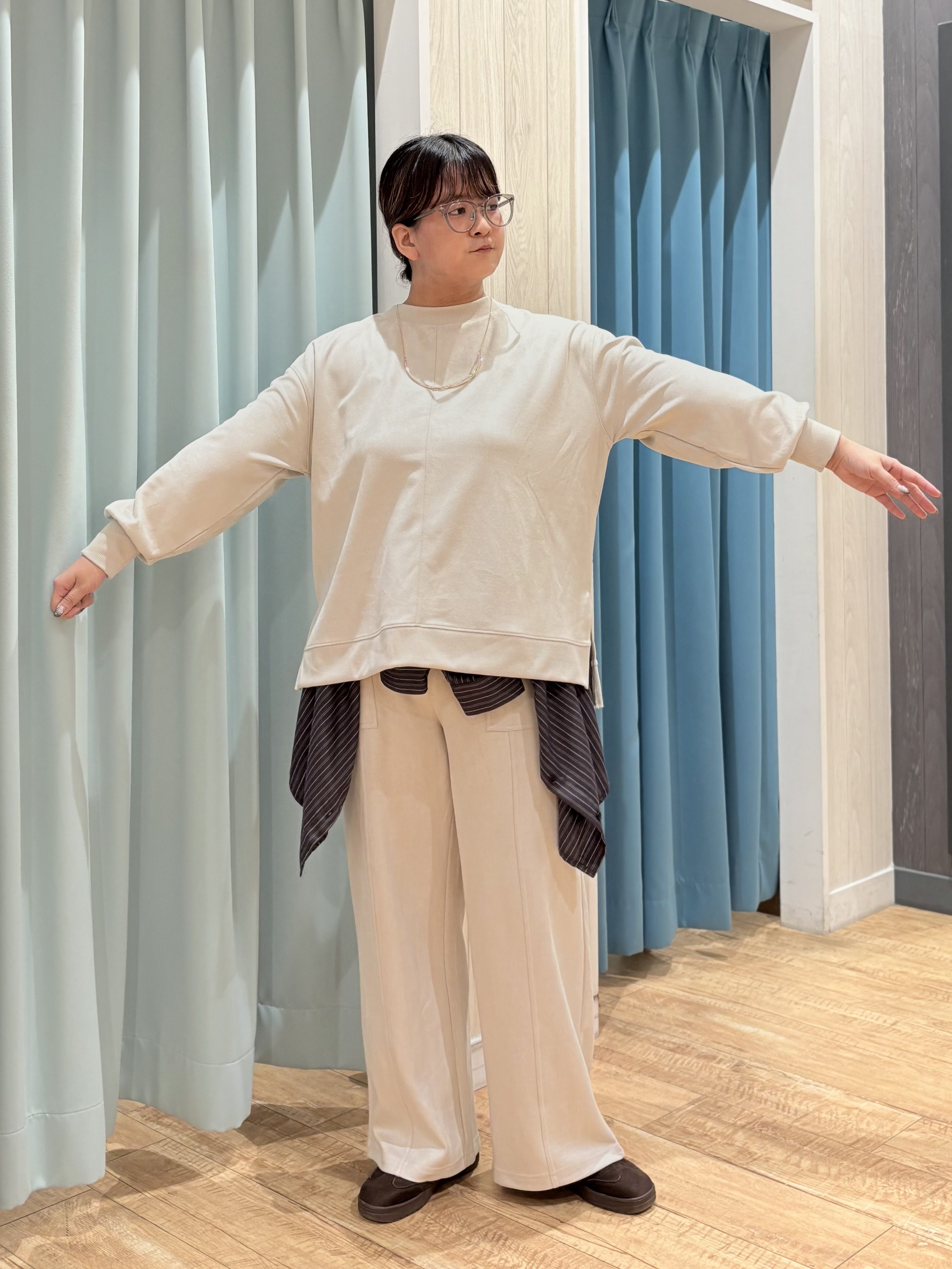 砂糖さんの「SHOO･LA･RUE｜【洗濯後しわになりにくい/S-LL】気分で選ぶ 大人のデイリー使いに ベーシックシャツ」を使ったコーディネート