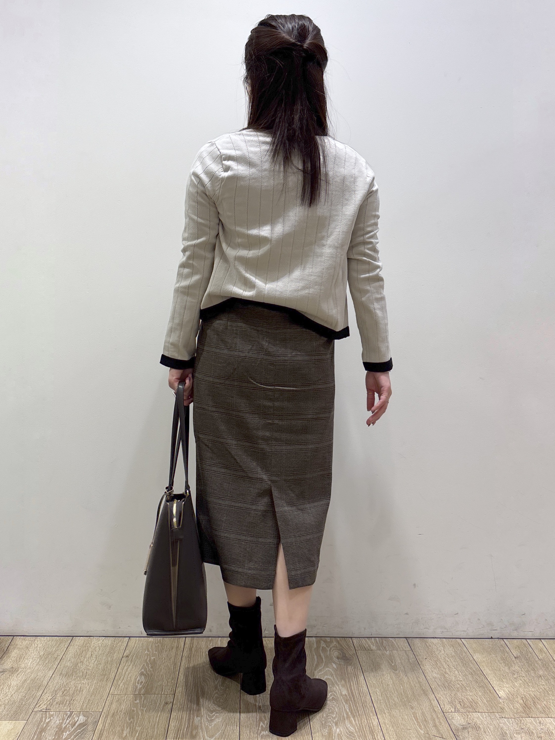 mameさんの「index｜バイカラークルーネックカーディガン【洗濯機OK】」を使ったコーディネート