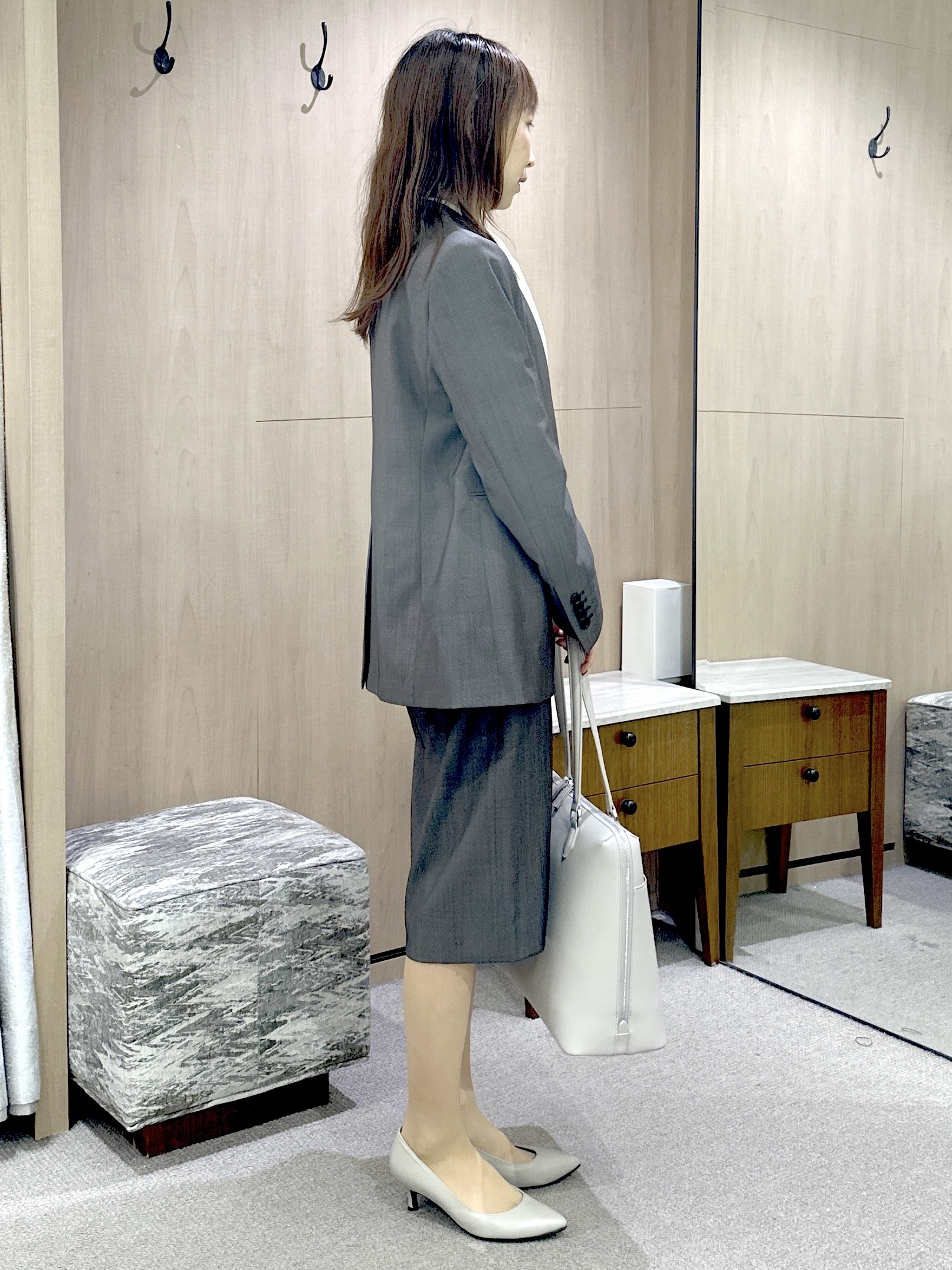 Miwaさんの「UNTITLED｜【きれいめ/お仕事着】サテンドレープブラウス」を使ったコーディネート