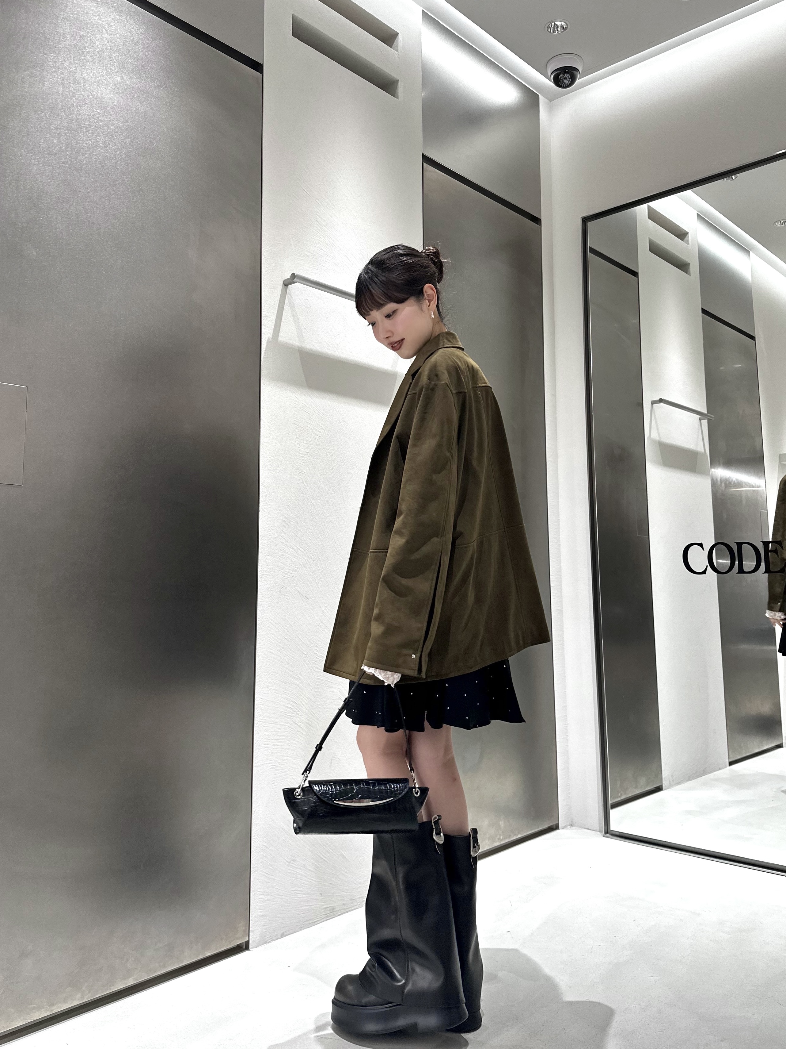 西村唯さんの「CODE A｜soft suede－like jacket」を使ったコーディネート