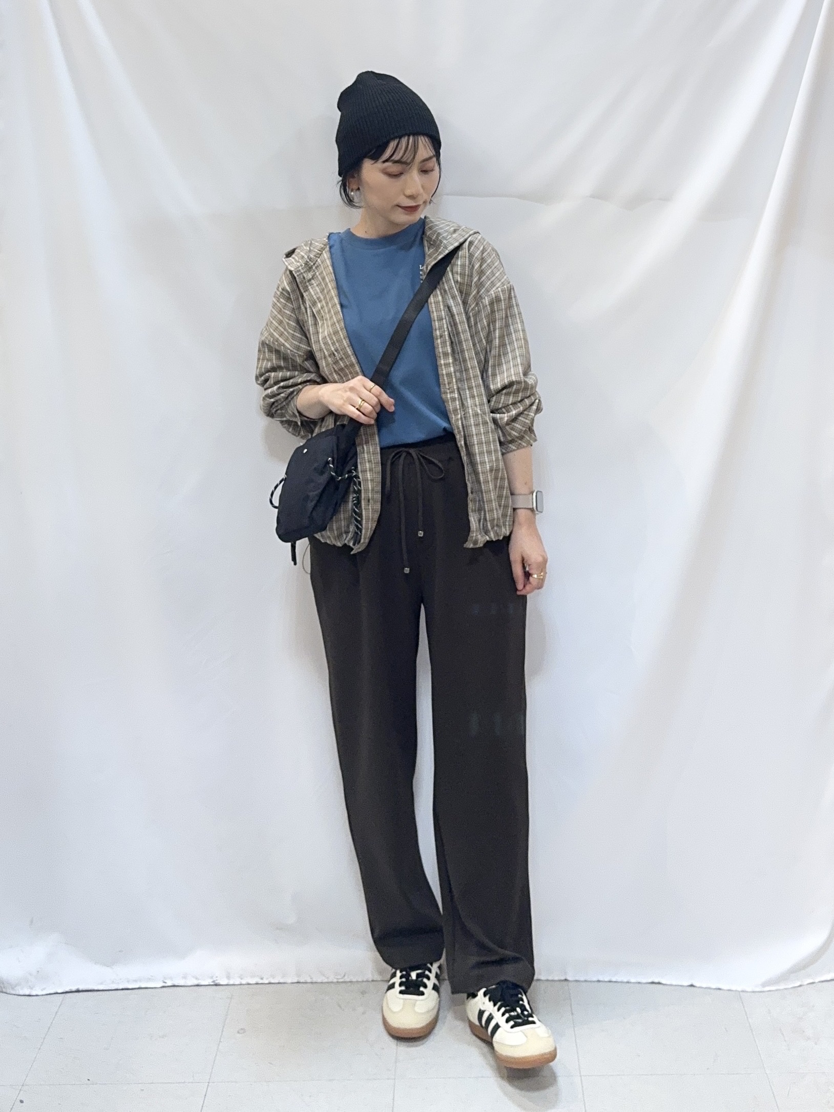 𝐇𝐢𝐫𝐨𝐦𝐢さんの「SHOO･LA･RUE｜【S-LL/洗濯機可】大人カジュアルに。裾ドロスト フードチェックシャツ」を使ったコーディネート