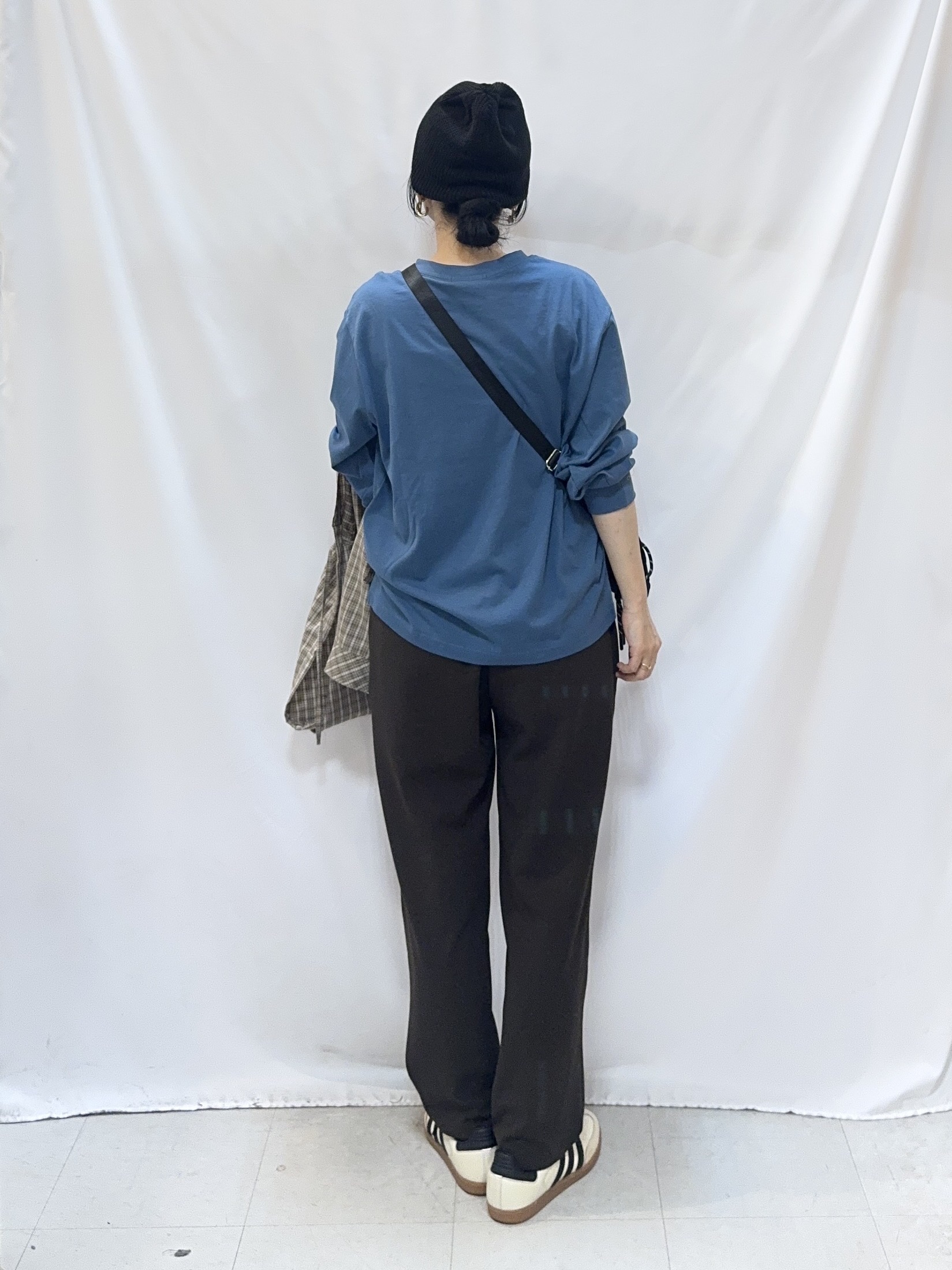 𝐇𝐢𝐫𝐨𝐦𝐢さんの「SHOO･LA･RUE｜【S-LL/洗濯機可】大人カジュアルに。裾ドロスト フードチェックシャツ」を使ったコーディネート