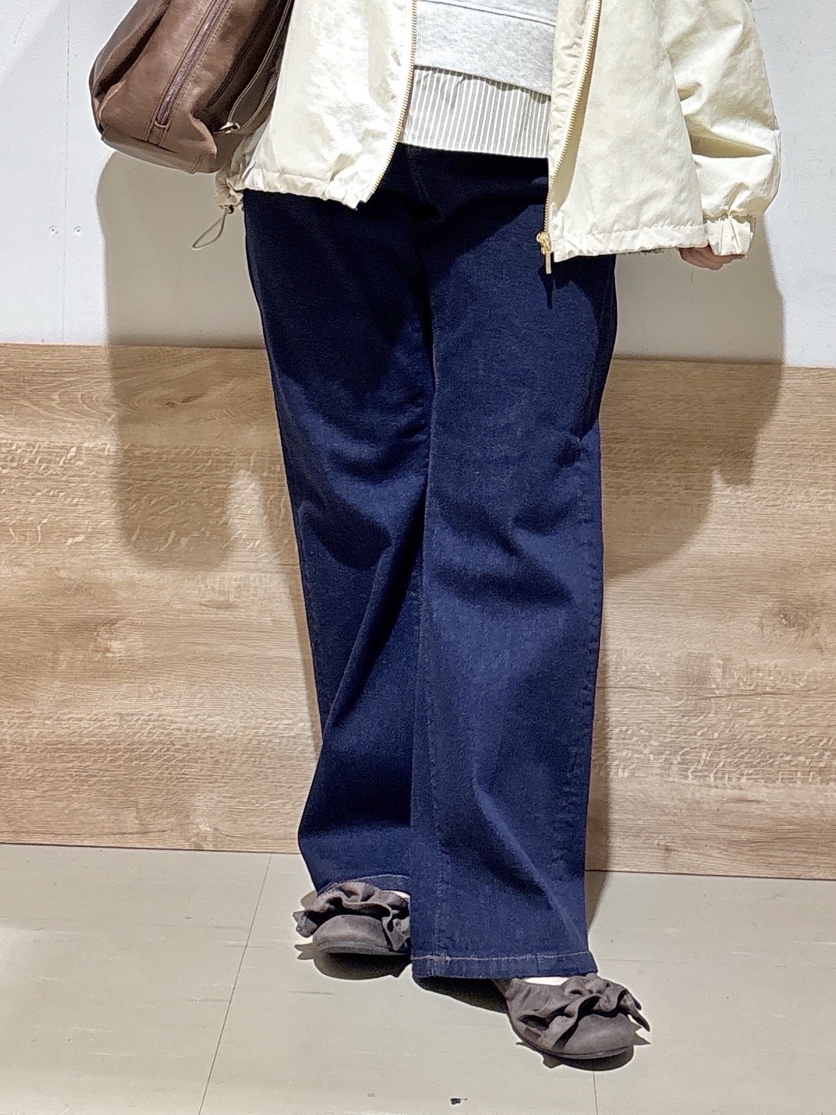 るねさんの「SHOO･LA･RUE｜【S-LL/撥水】ゴールドパーツで女性らしく ギャザーブルゾン」を使ったコーディネート