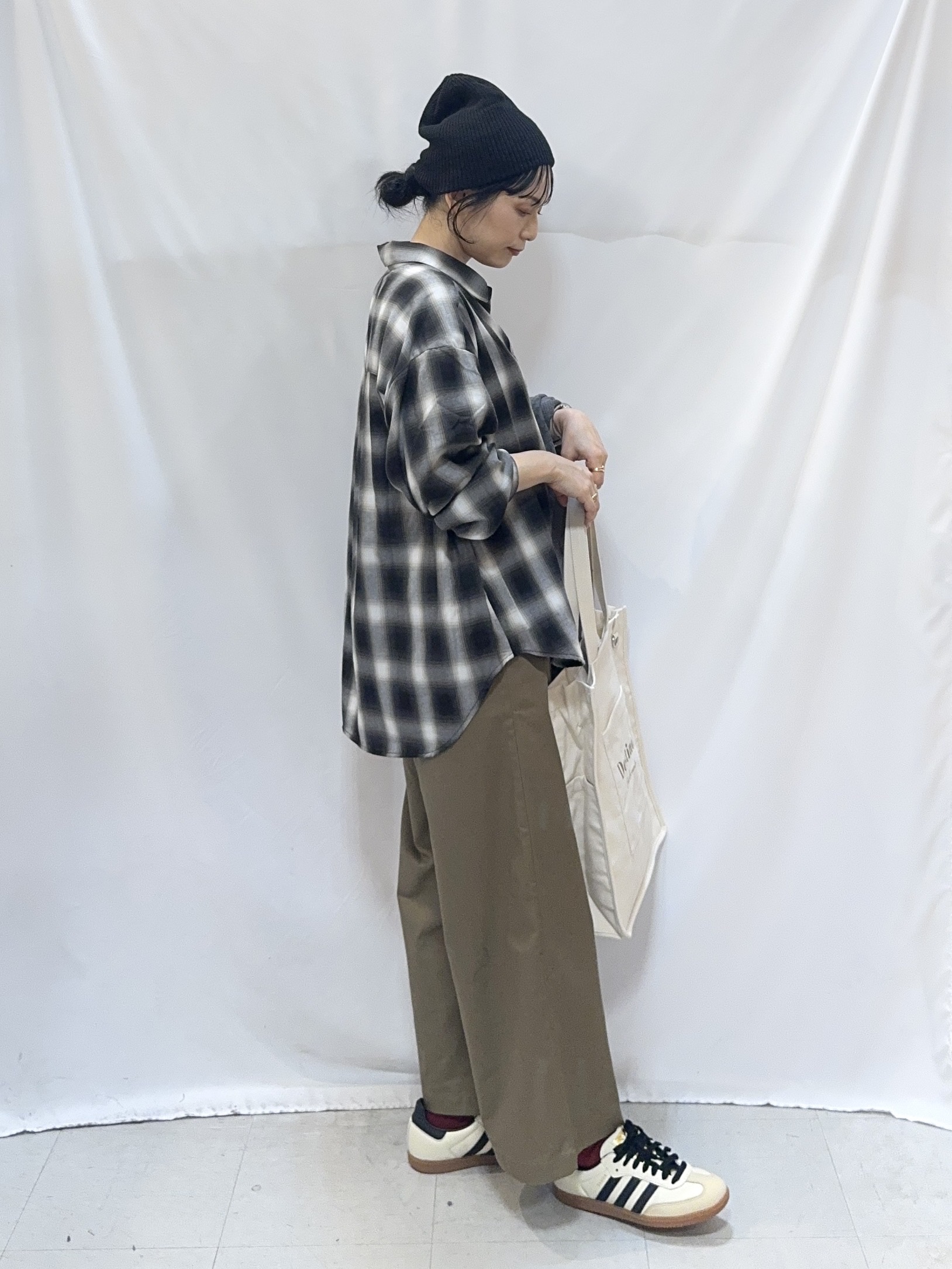 𝐇𝐢𝐫𝐨𝐦𝐢さんの「SHOO･LA･RUE｜【S-LL/ゆるシルエット】体型カバーしながらスマートに魅せる ラインジャカードコーディガン」を使ったコーディネート