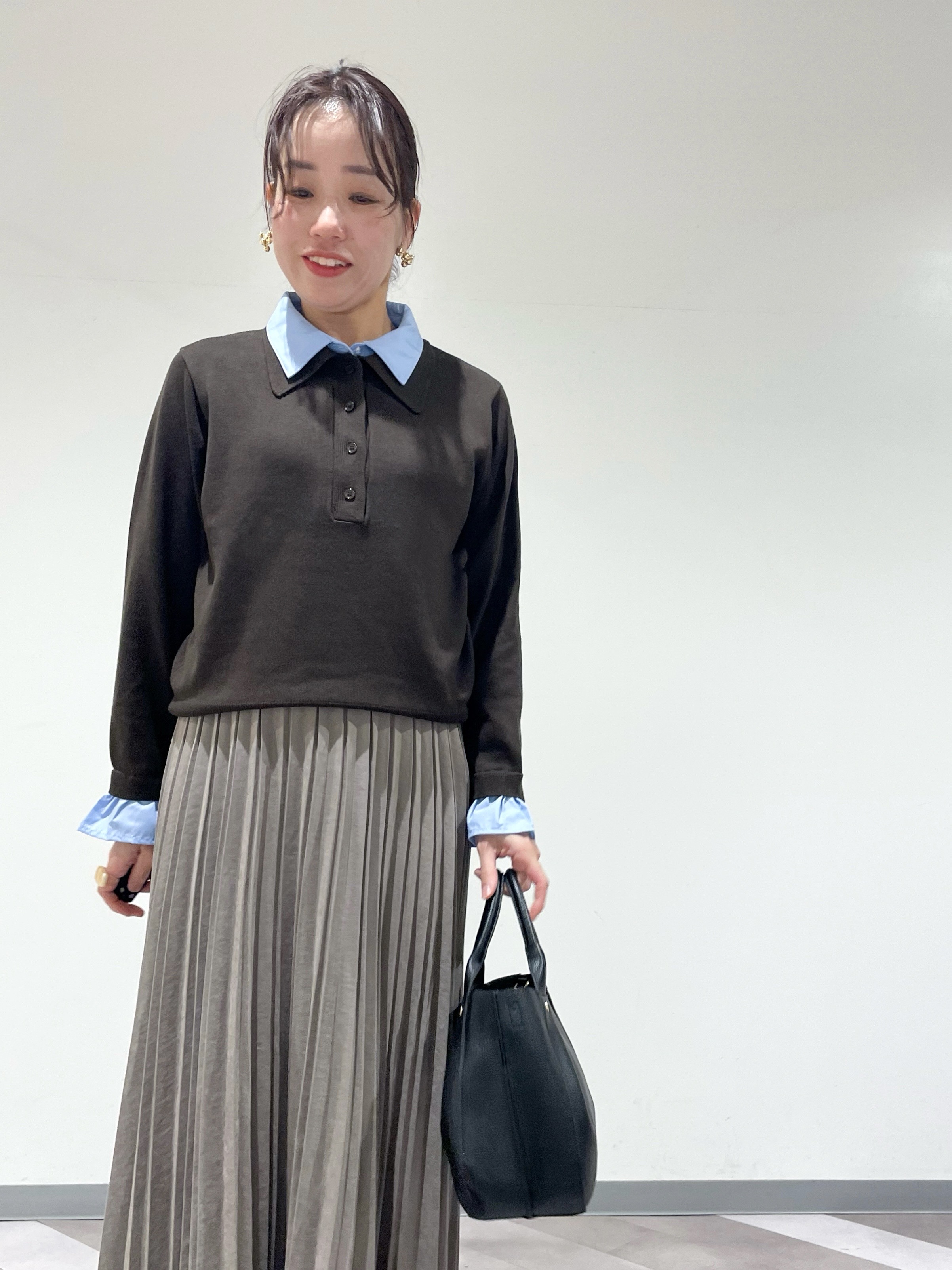 ともも。さんの「OPAQUE.CLIP｜シャツレイヤード風ポロニット【洗濯機OK】」を使ったコーディネート