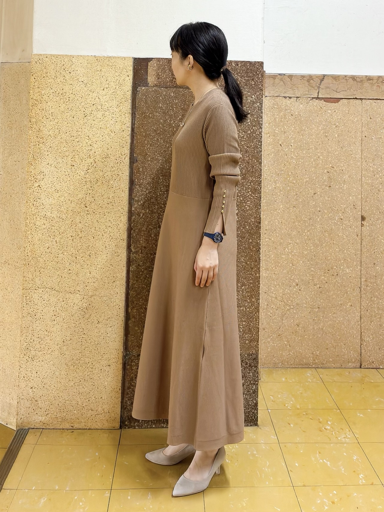 hattoriさんの「INDIVI｜【一着でコーデ完成！】ニットコンビ 美スタイルワンピース」を使ったコーディネート