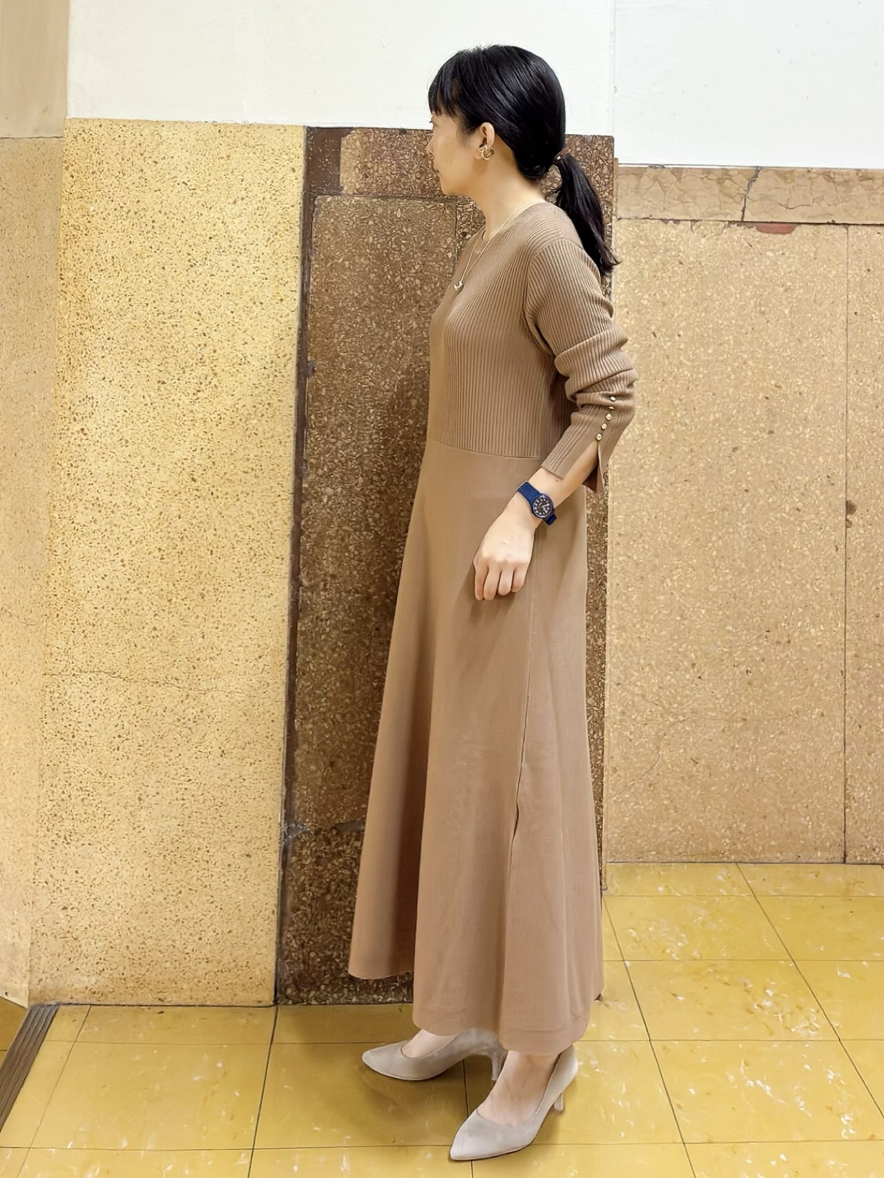 hattoriさんの「INDIVI｜【一着でコーデ完成！】ニットコンビ 美スタイルワンピース」を使ったコーディネート