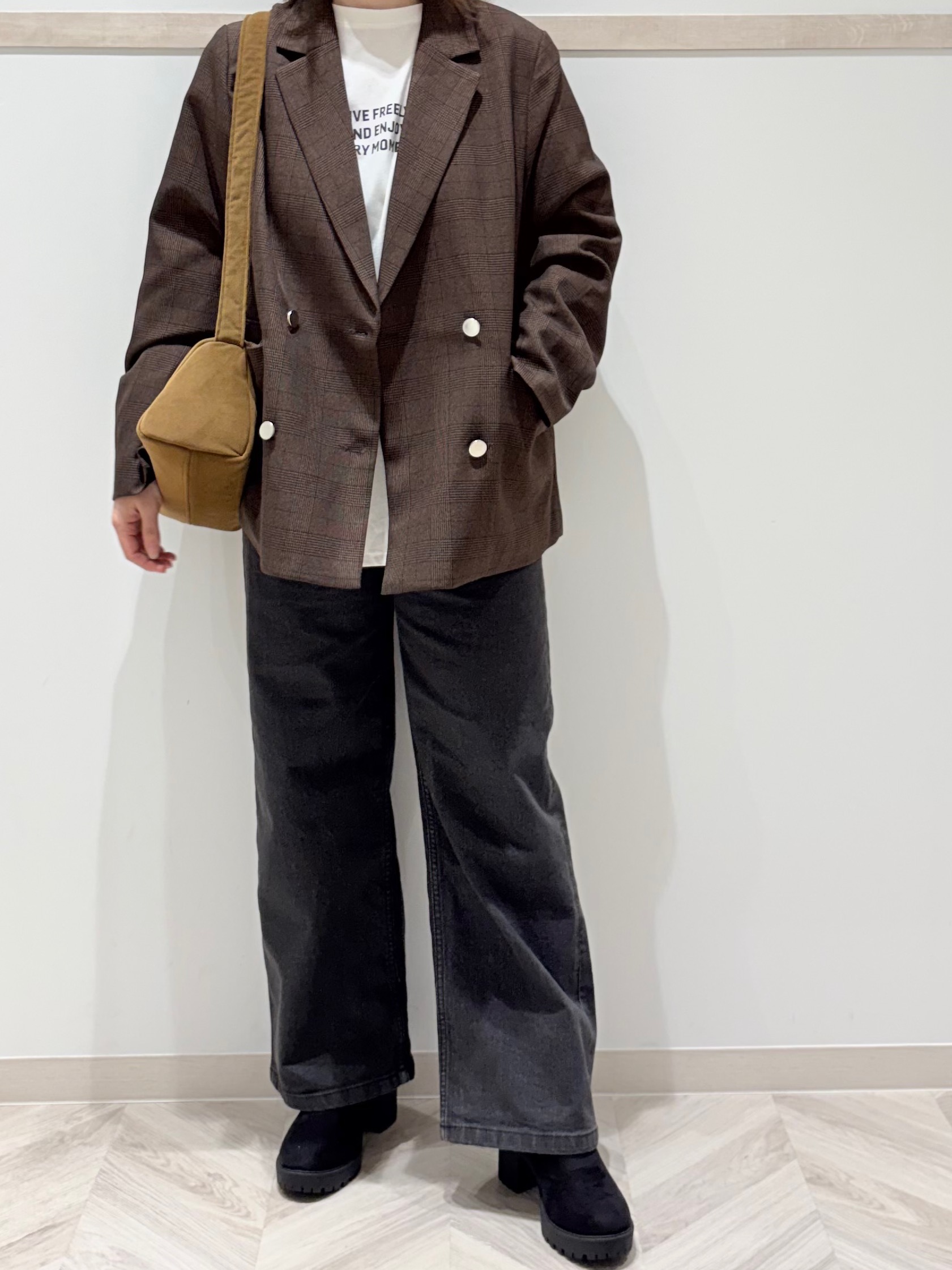 c_h_i_k_aさんの「SHOO･LA･RUE｜【セットアップ可/洗濯後しわになりにくい】ウールフィール ダブルジャケット」を使ったコーディネート