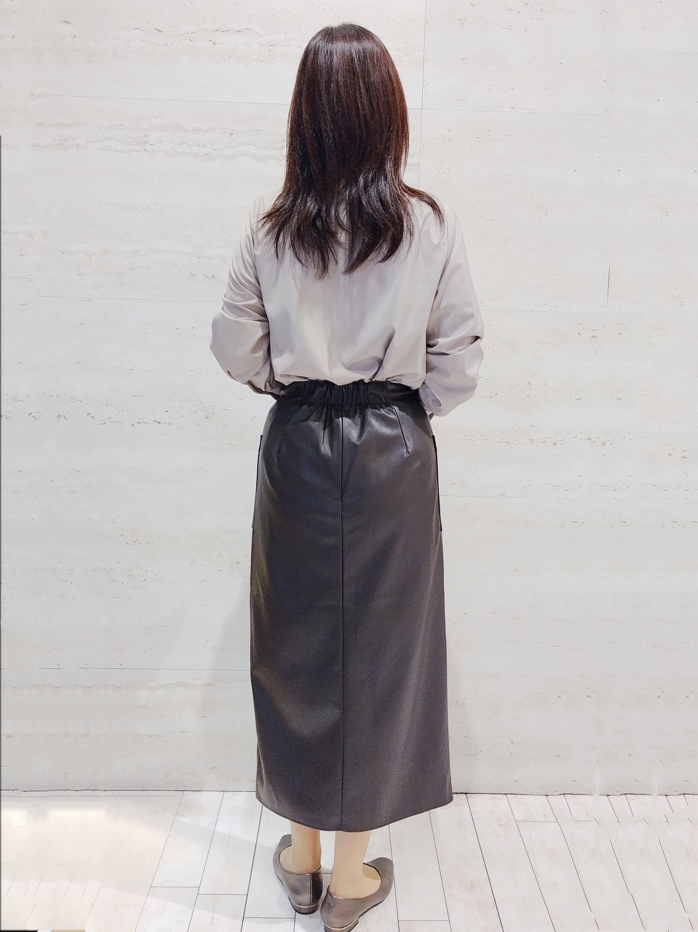 よしみさんの「OPAQUE.CLIP｜チェック柄／無地アソートボウタイブラウス【洗濯機OK】」を使ったコーディネート