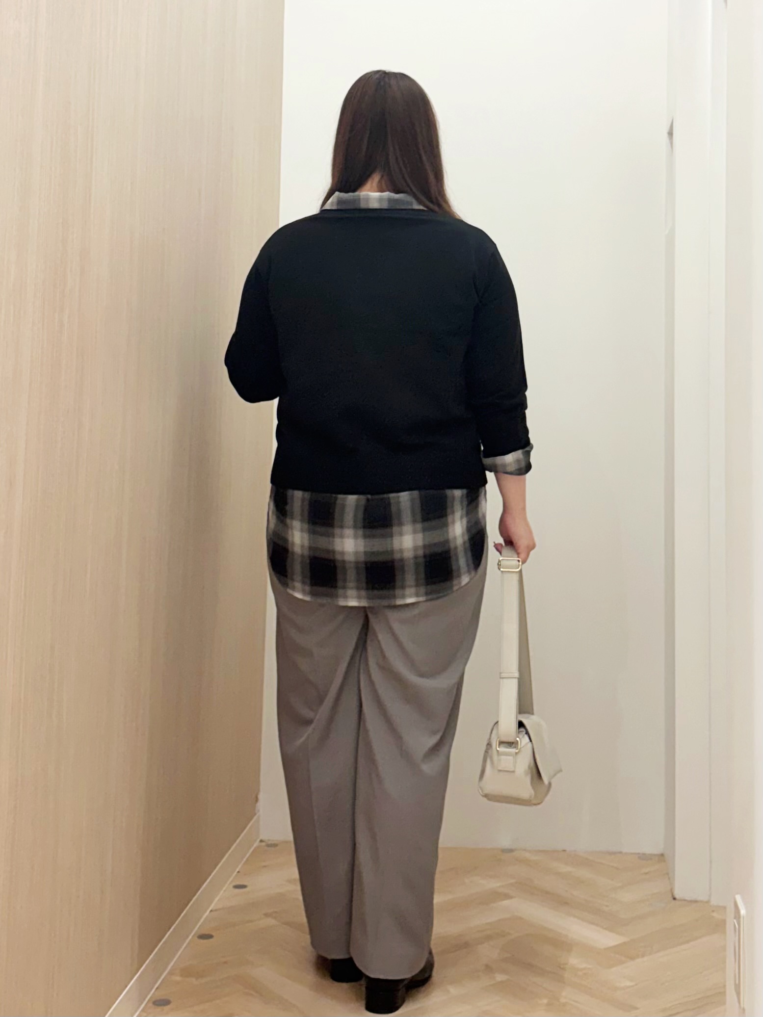 akariさんの「grove｜【毛玉軽減・2タイプから着丈選べる】キレイが続く Vネックカーディガン」を使ったコーディネート