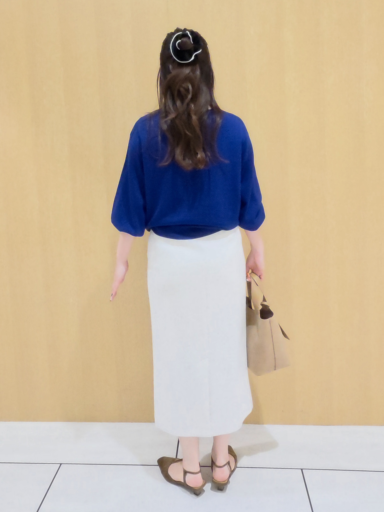 YuKaRiさんの「UNTITLED｜【大人の抜け感/8色展開】ボリュームスリーブニットプルオーバー」を使ったコーディネート