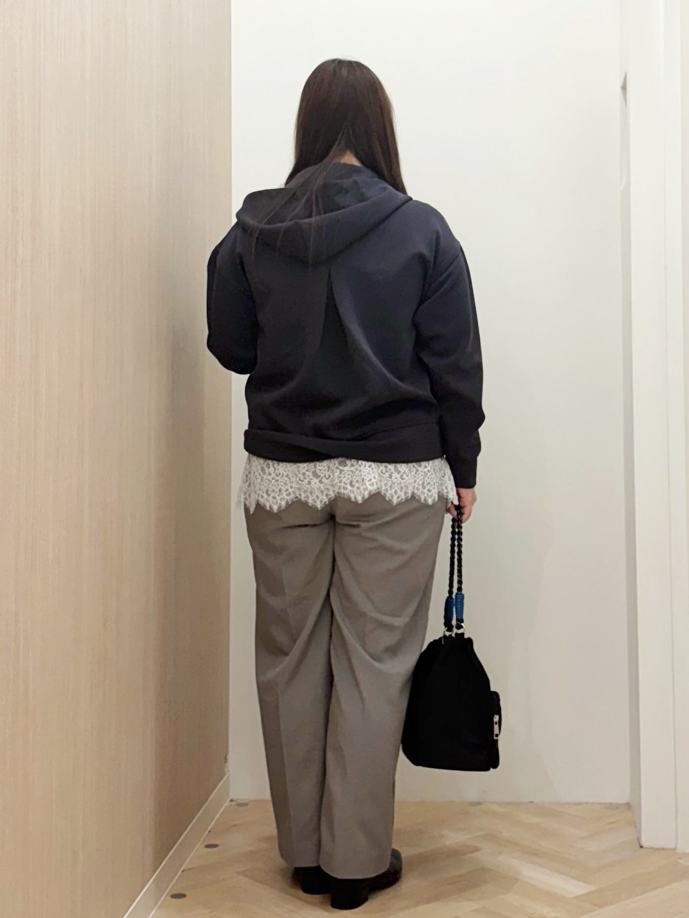akariさんの「grove｜【きれいめに着こなせる】大人のダンボールフードパーカ」を使ったコーディネート