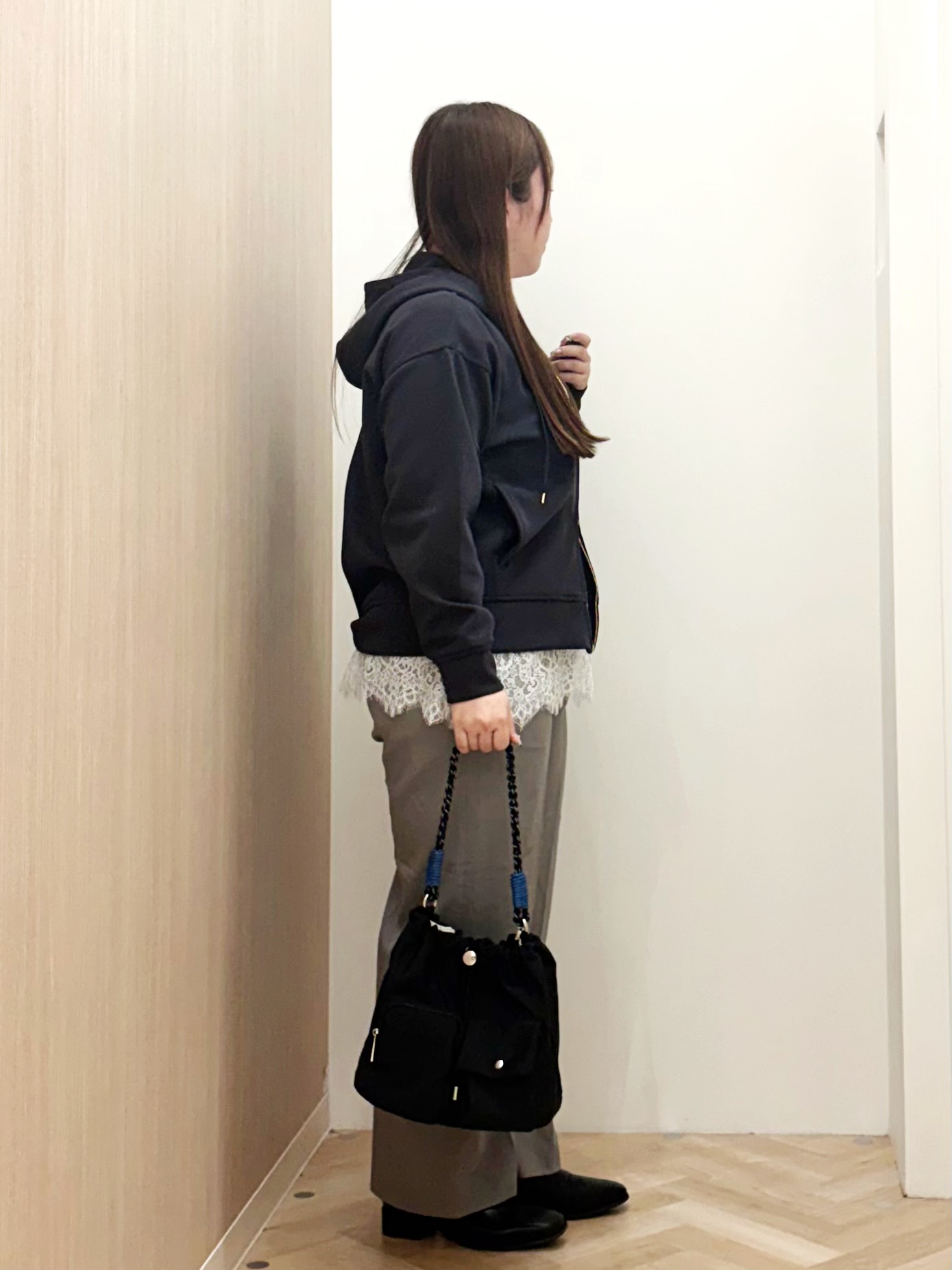 akariさんの「grove｜【きれいめに着こなせる】大人のダンボールフードパーカ」を使ったコーディネート